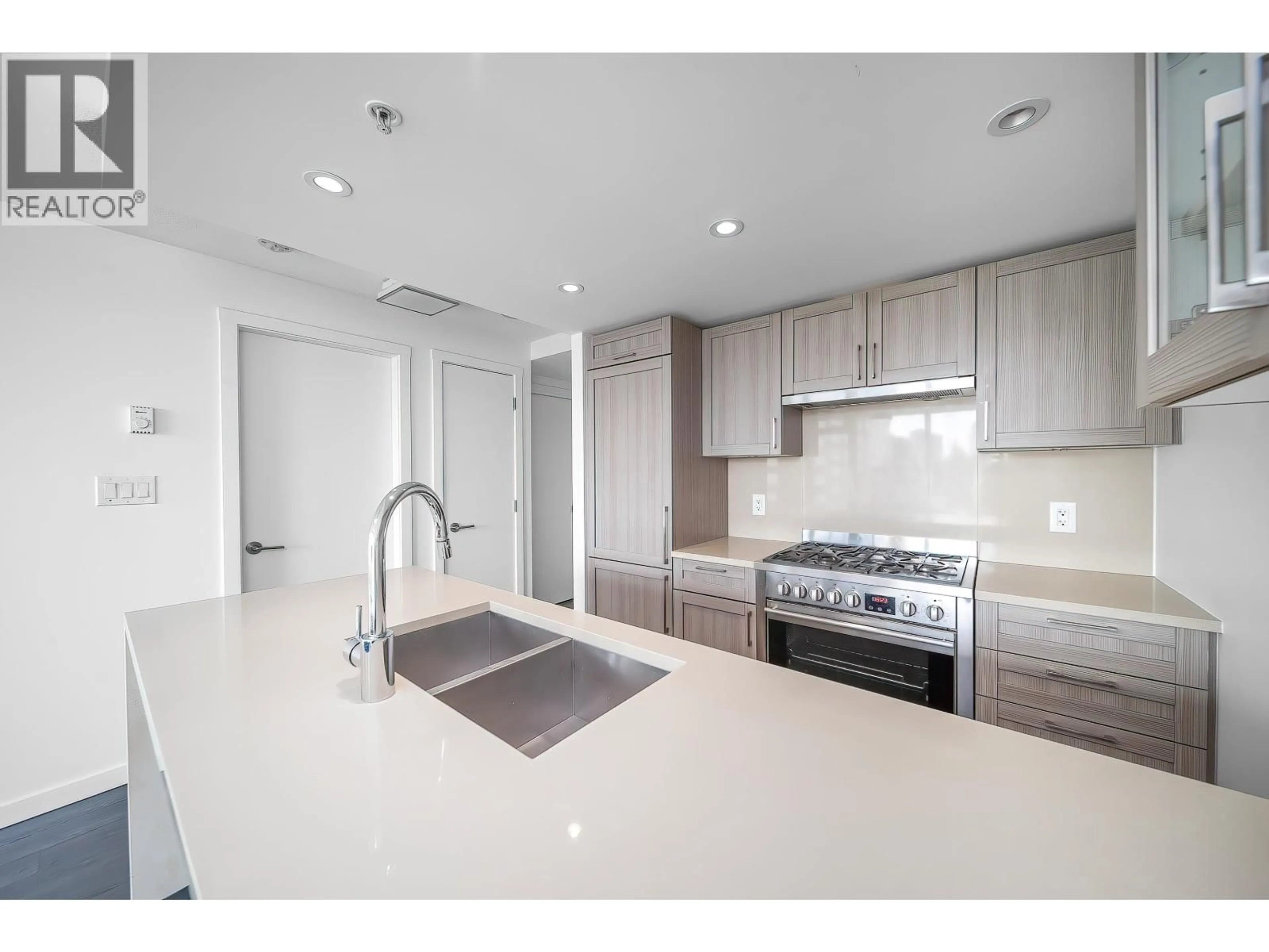 Open concept kitchen, unknown for 915 - 5665 BOUNDARY ROAD, Vancouver British Columbia V5R0E4