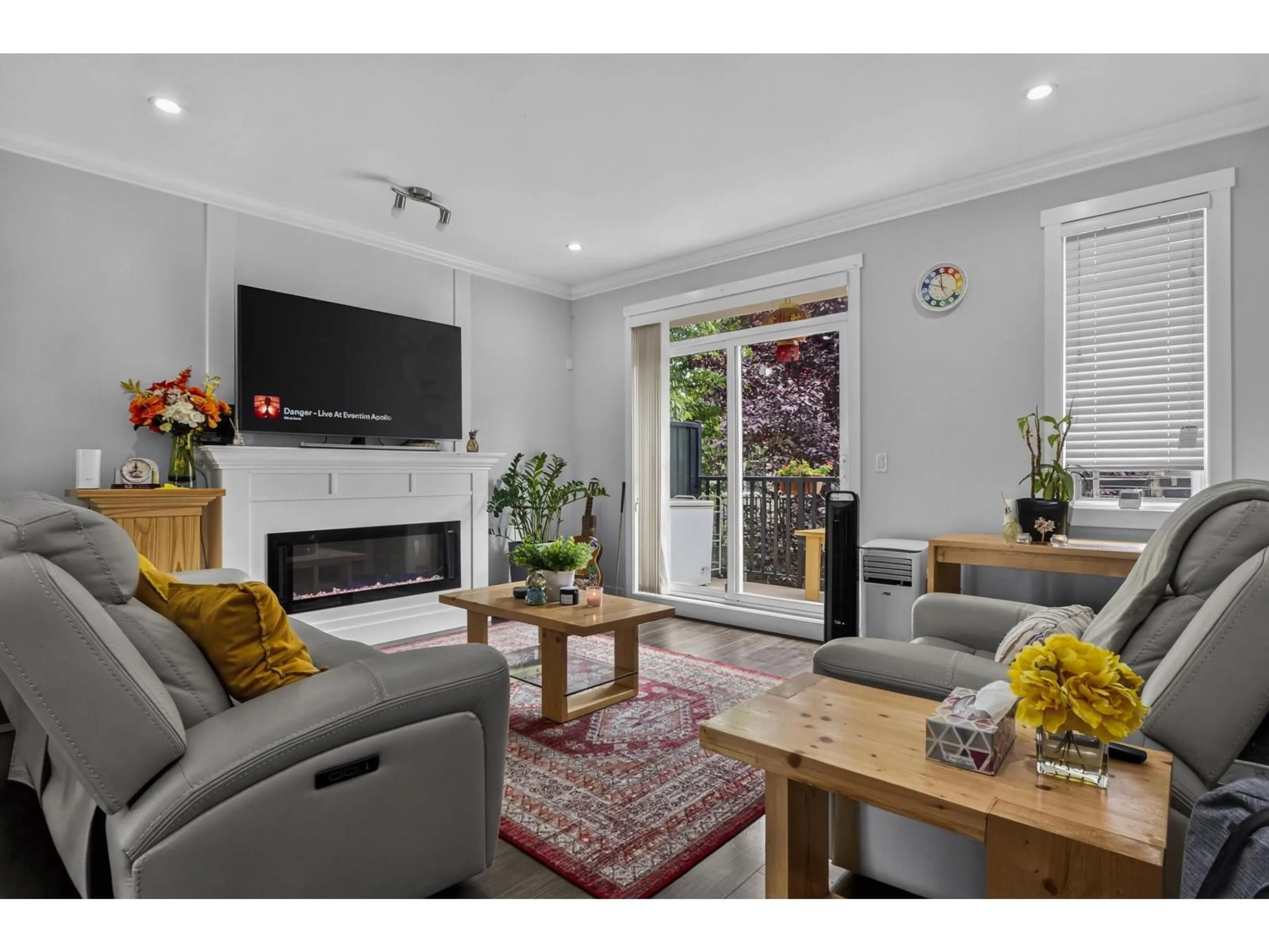 Living room with furniture, unknown for 190 - 13898 64 AVENUE, Surrey British Columbia V3W1L6