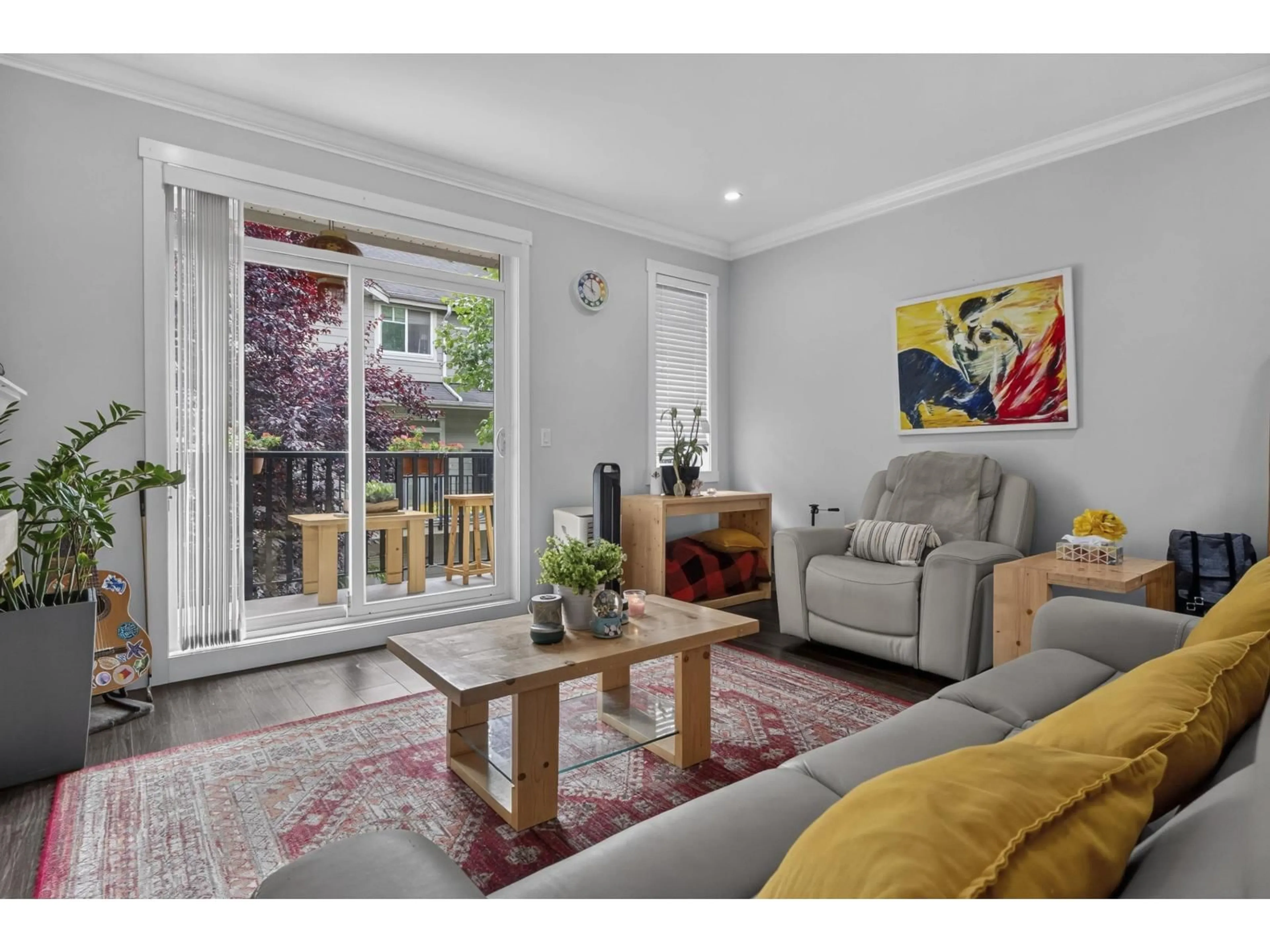 Living room with furniture, wood/laminate floor for 190 - 13898 64 AVENUE, Surrey British Columbia V3W1L6