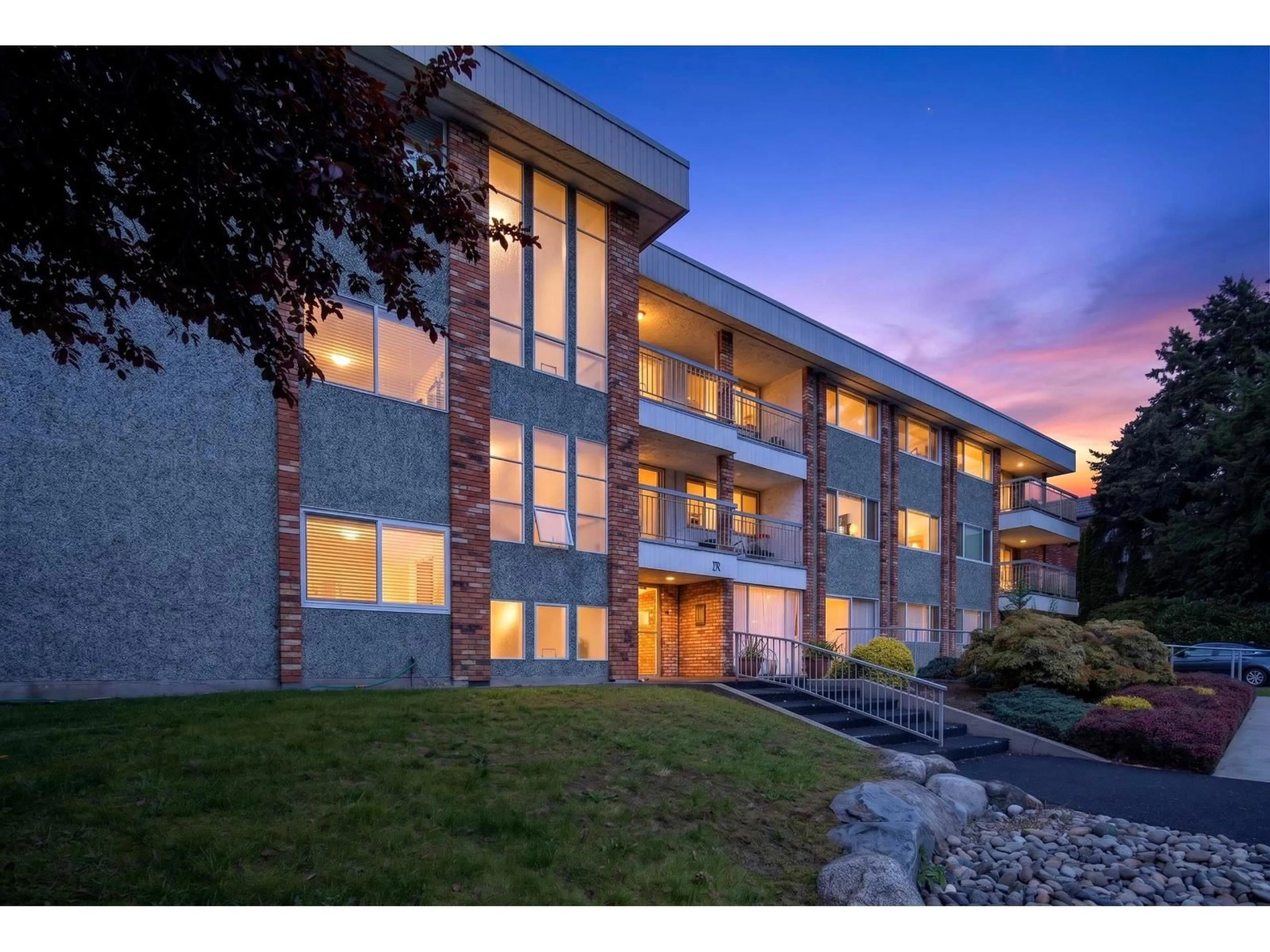 Unknown for 202 - 1331 FIR STREET, White Rock British Columbia V4B4B3