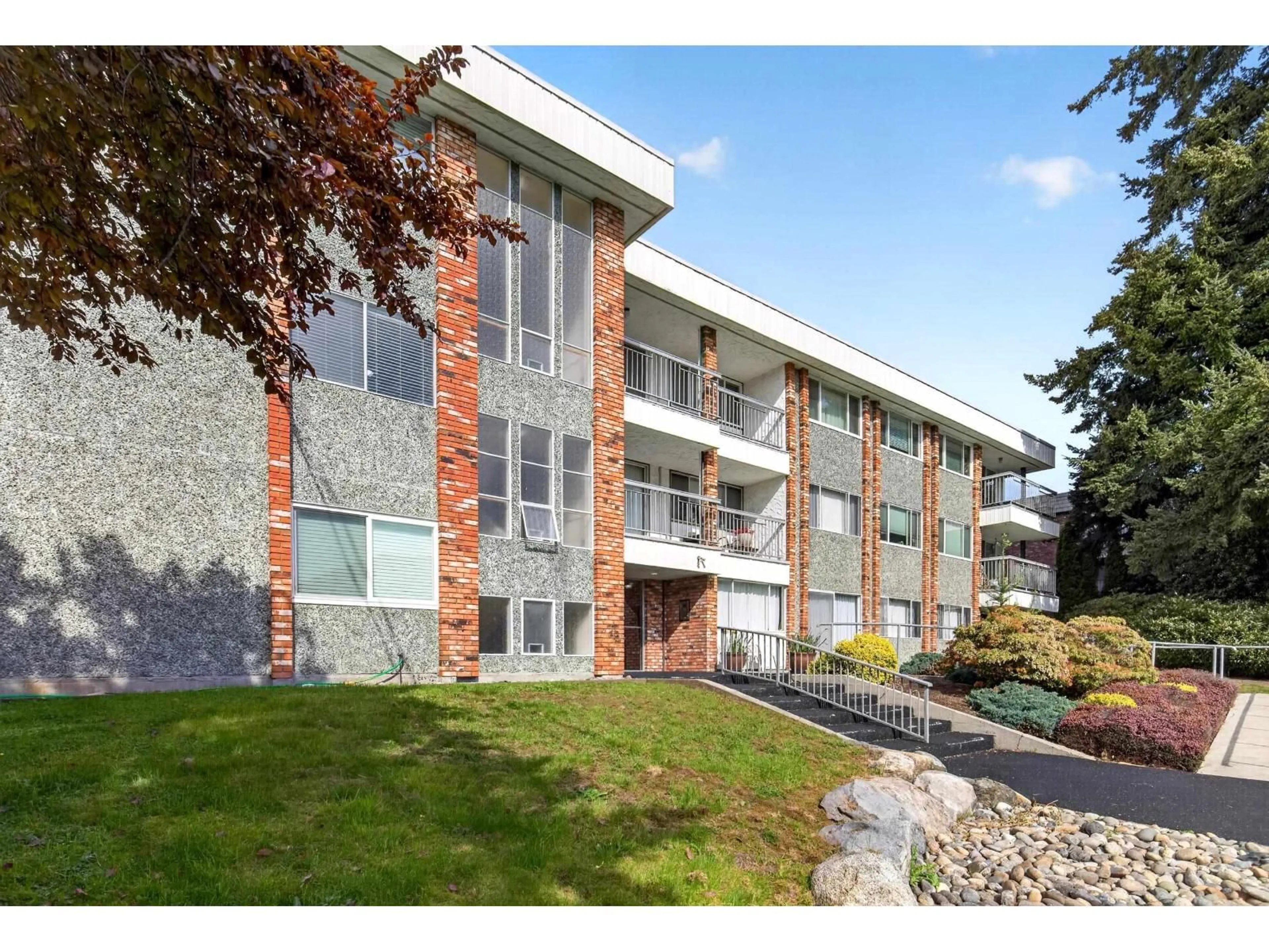 Unknown for 202 - 1331 FIR STREET, White Rock British Columbia V4B4B3