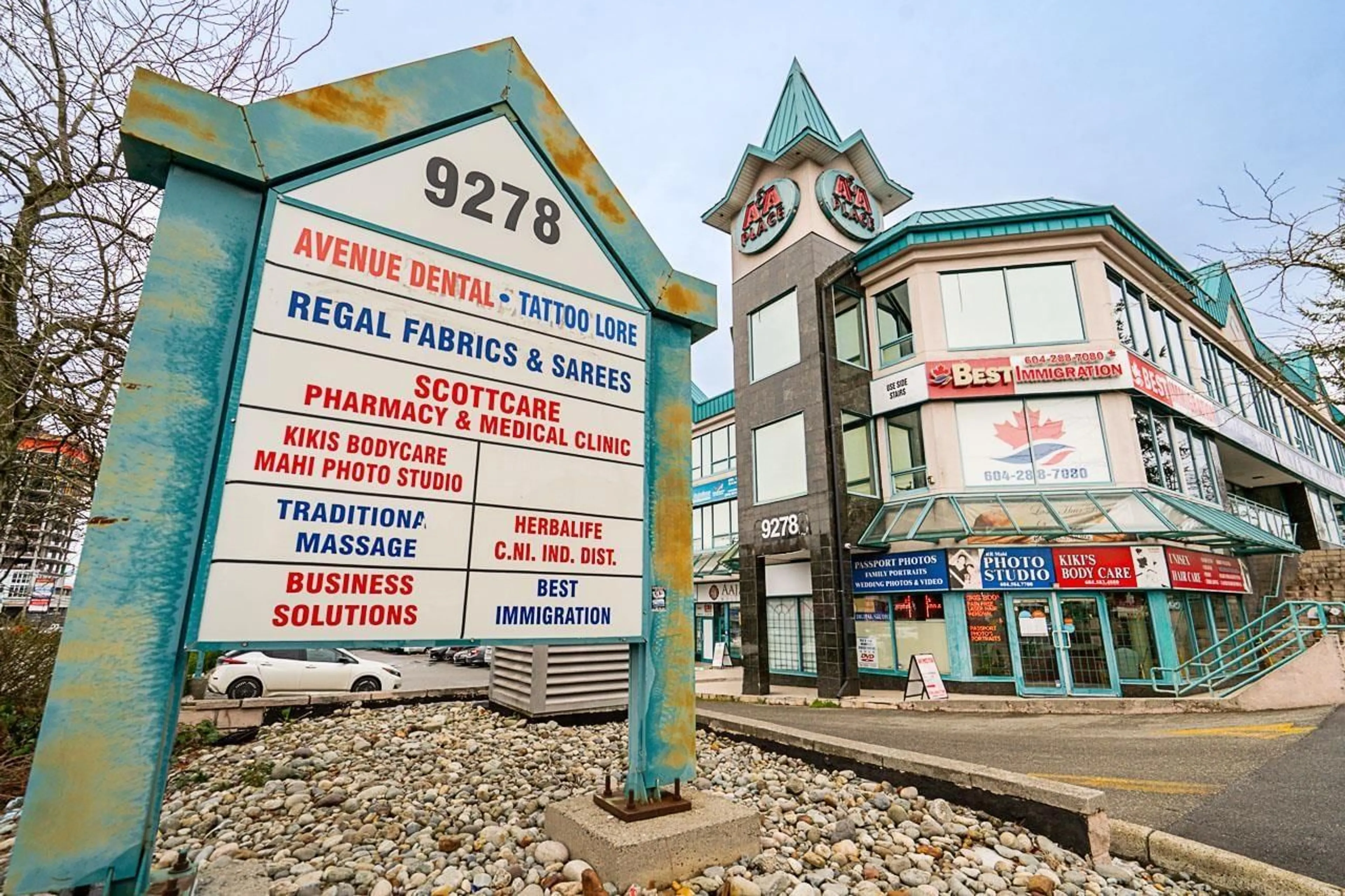 Indoor foyer for 210 - 9278 120 STREET, Surrey British Columbia V3W4B8