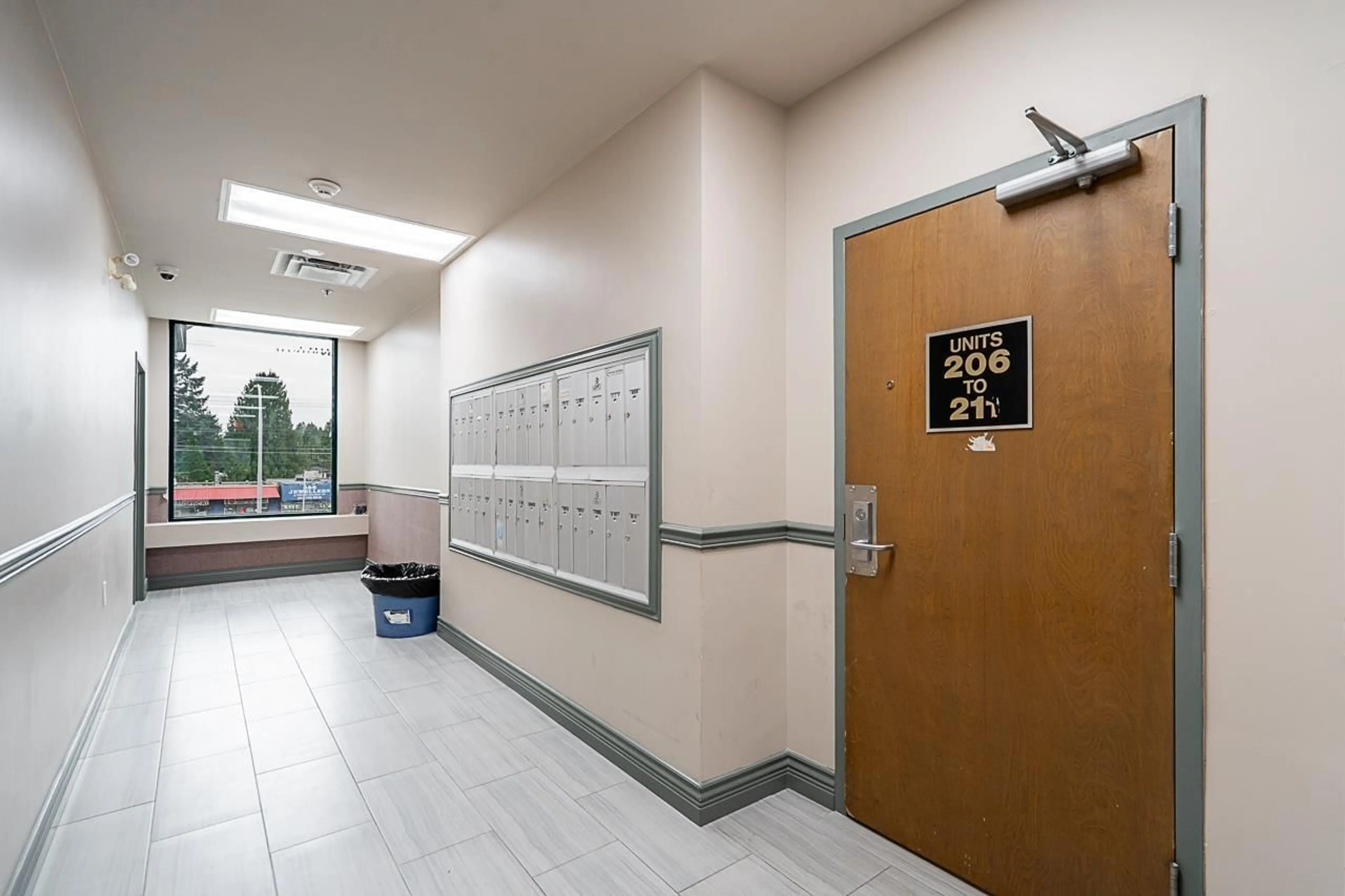 Indoor foyer for 210 - 9278 120 STREET, Surrey British Columbia V3W4B8