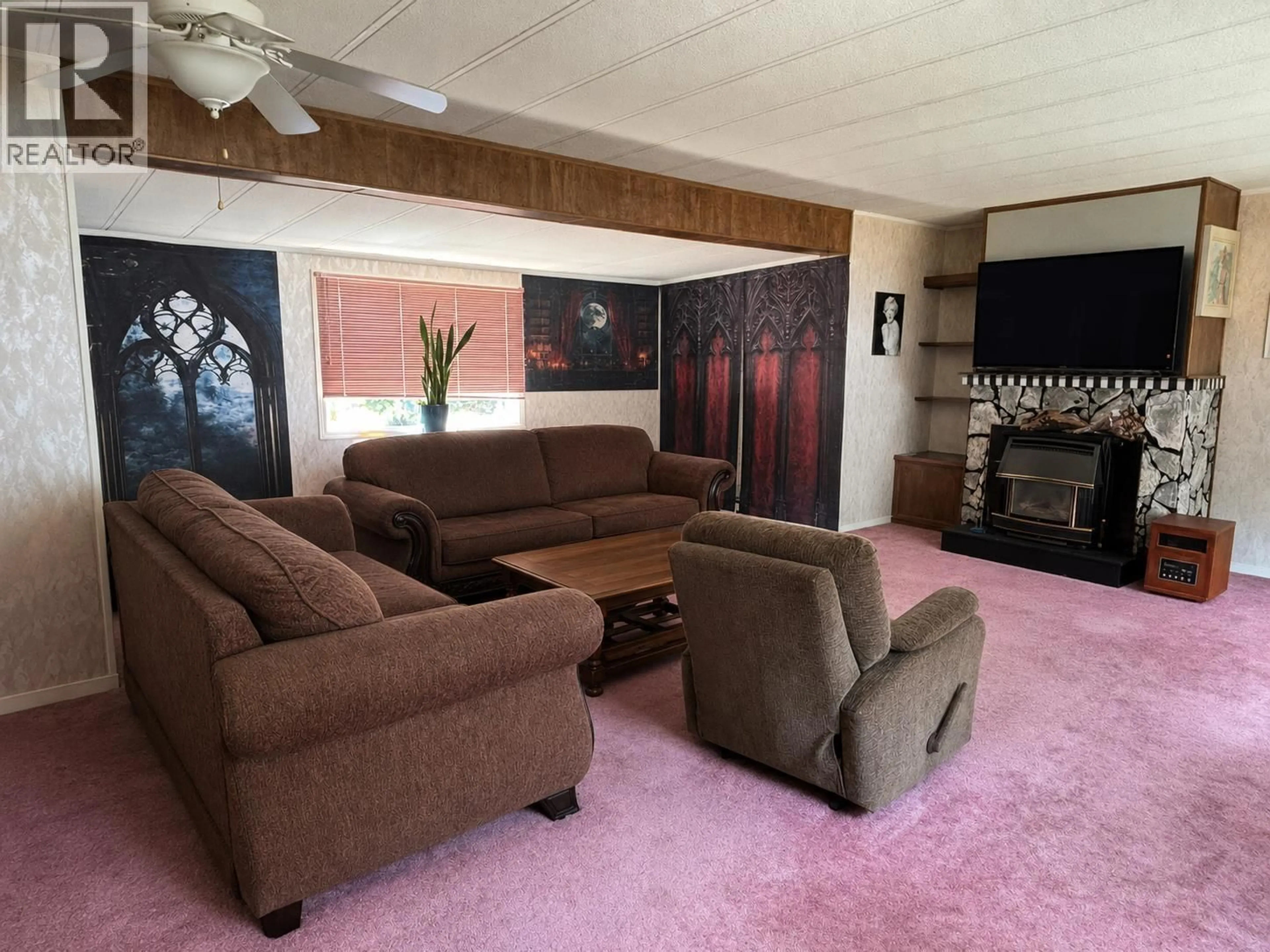 Living room with furniture, carpet floor for 57 - 4496 SUNSHINE COAST HIGHWAY, Sechelt British Columbia V7Z0C3