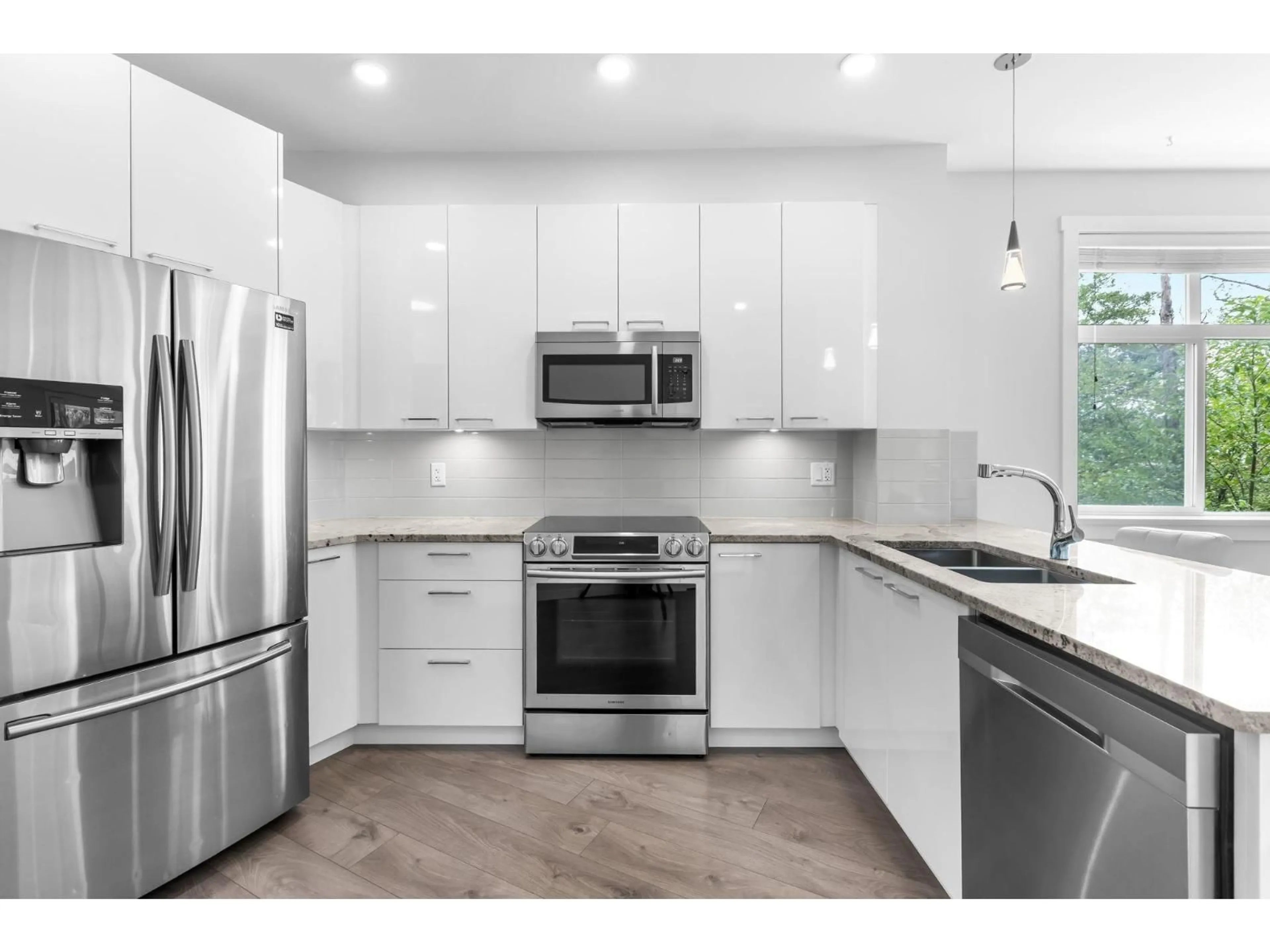 Open concept kitchen, unknown for 107 - 19940 BRYDON CRESCENT, Langley British Columbia V3A0K8