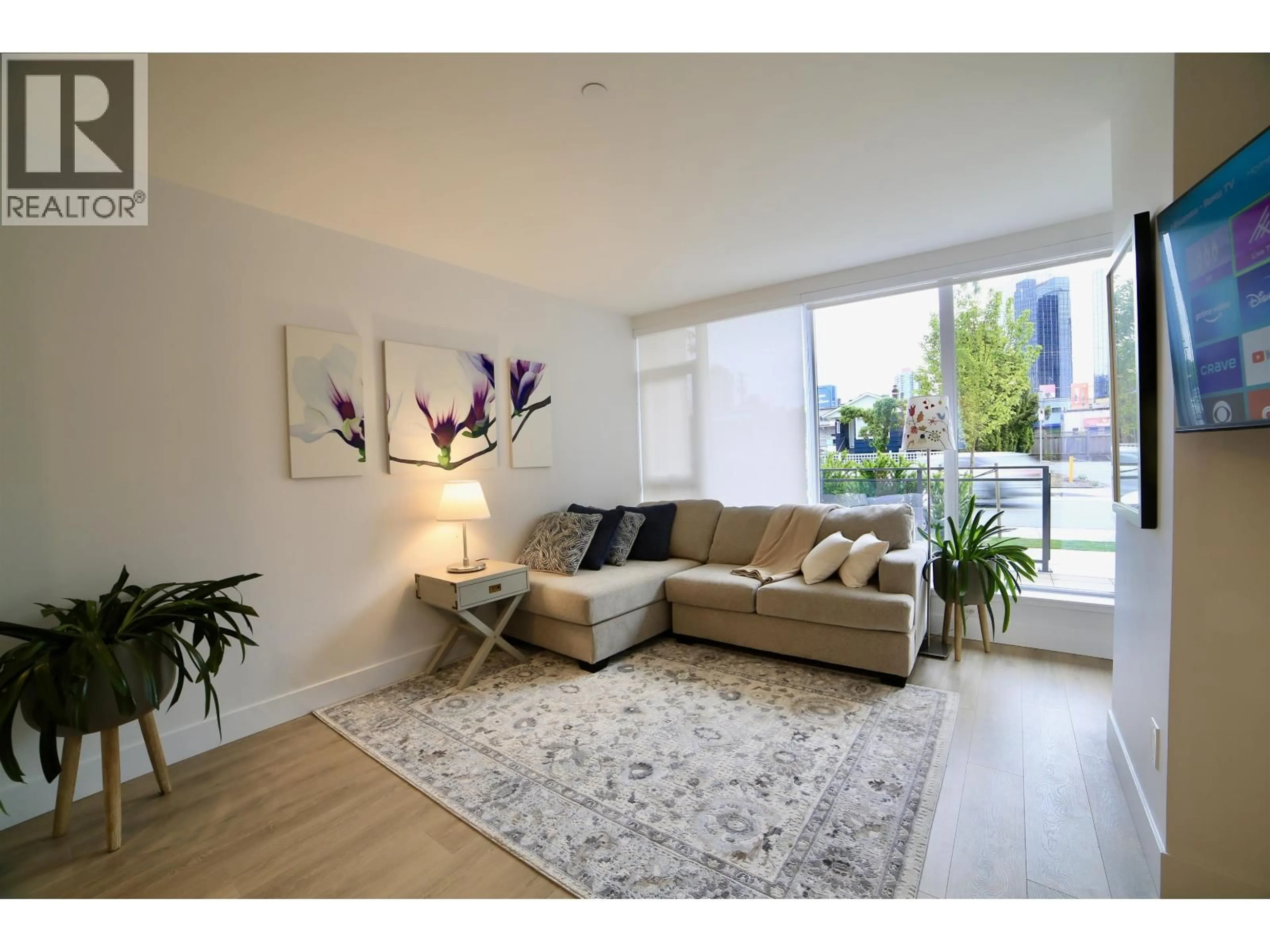 Living room with furniture, unknown for 4715 - 4711 HAZEL STREET, Burnaby British Columbia V5H0J9
