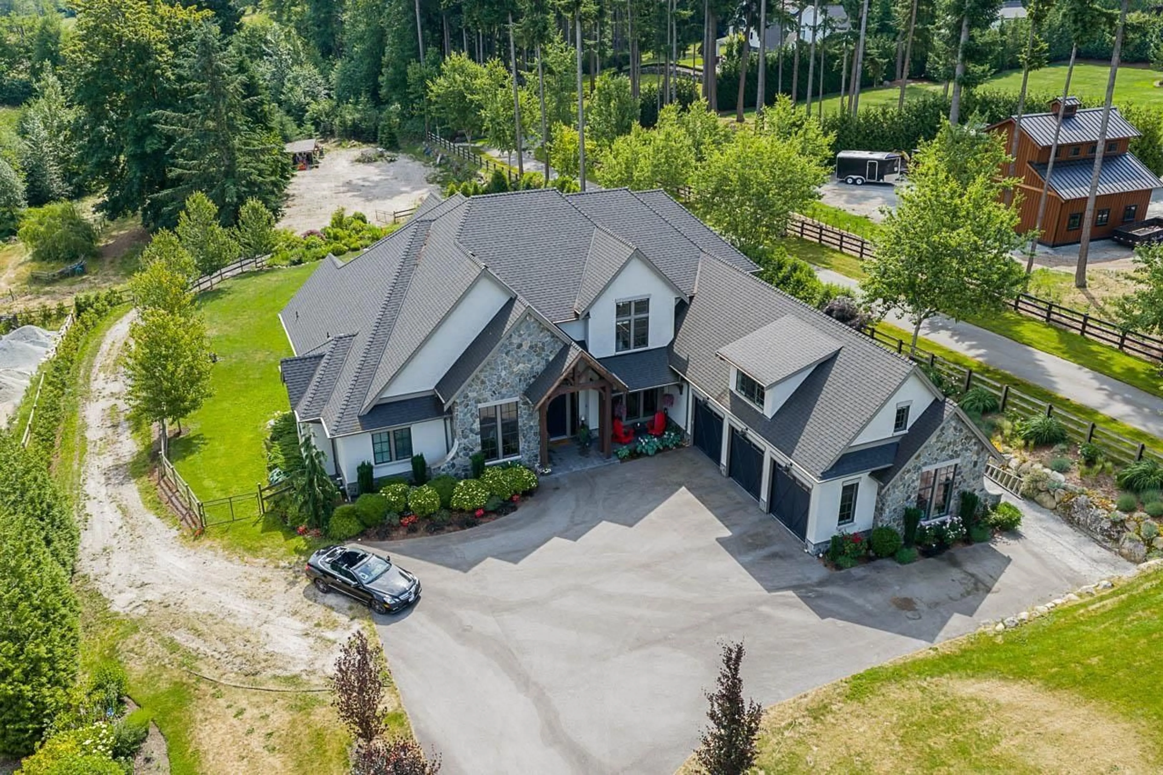 A pic from outside/outdoor area/front of a property/back of a property/a pic from drone, mountain view for 142 208 STREET, Langley British Columbia V2Z1T7