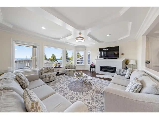 15354 ROYAL AVENUE, White Rock 2