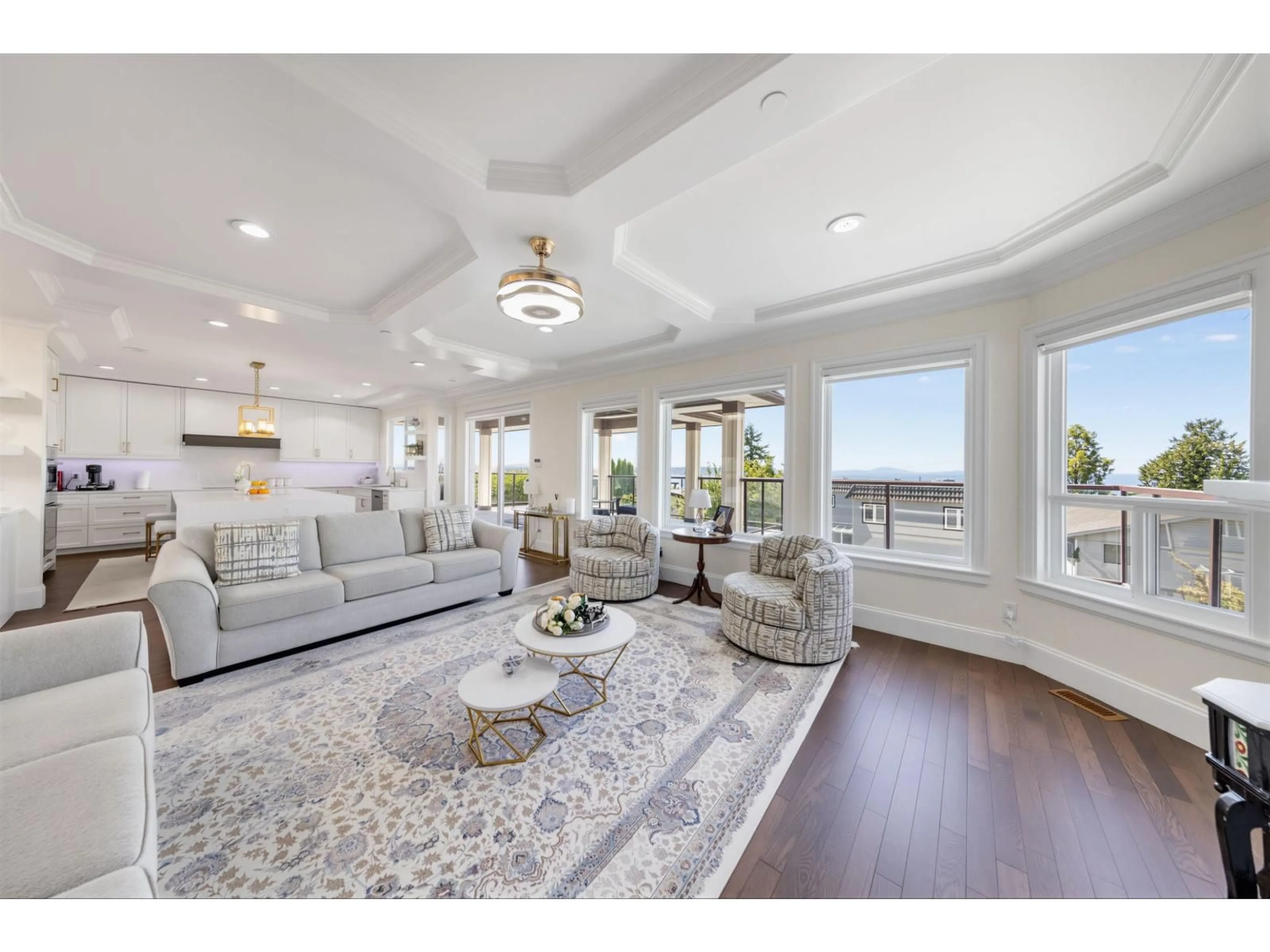 Living room with furniture, unknown for 15354 ROYAL AVENUE, White Rock British Columbia V4B1M8