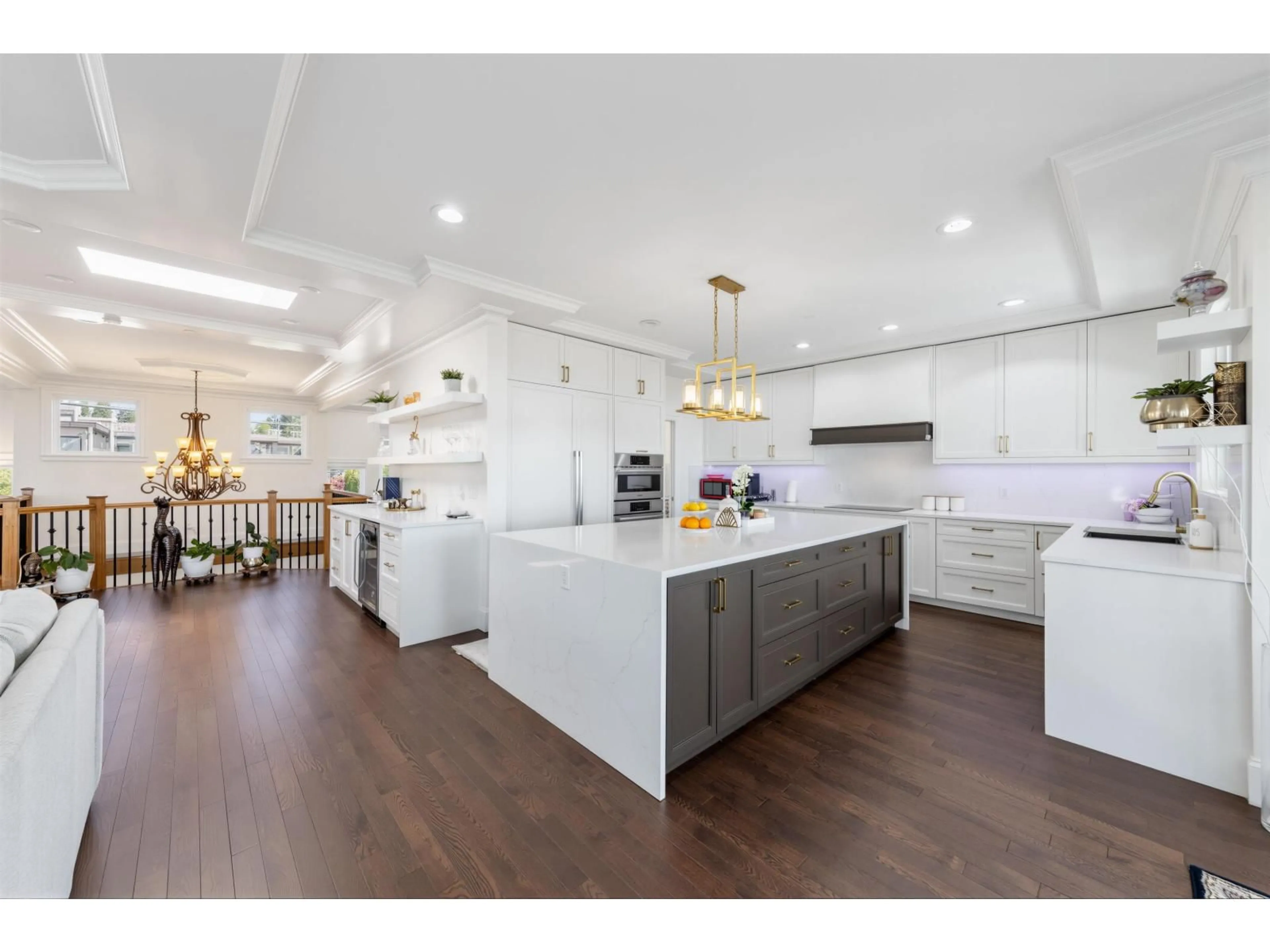 Open concept kitchen, wood/laminate floor for 15354 ROYAL AVENUE, White Rock British Columbia V4B1M8