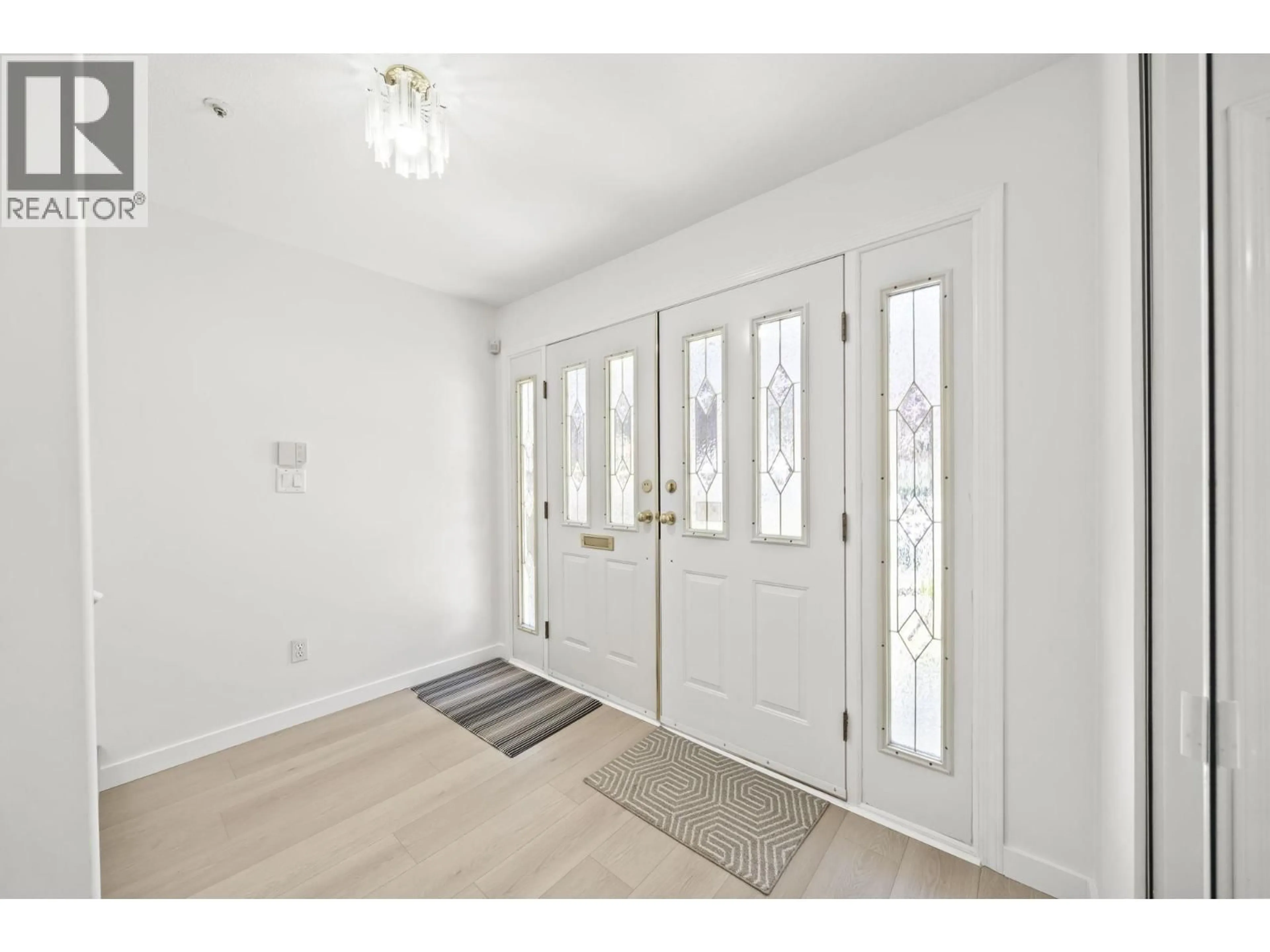 Indoor entryway for 1968 39TH AVENUE, Vancouver British Columbia V5P1H4