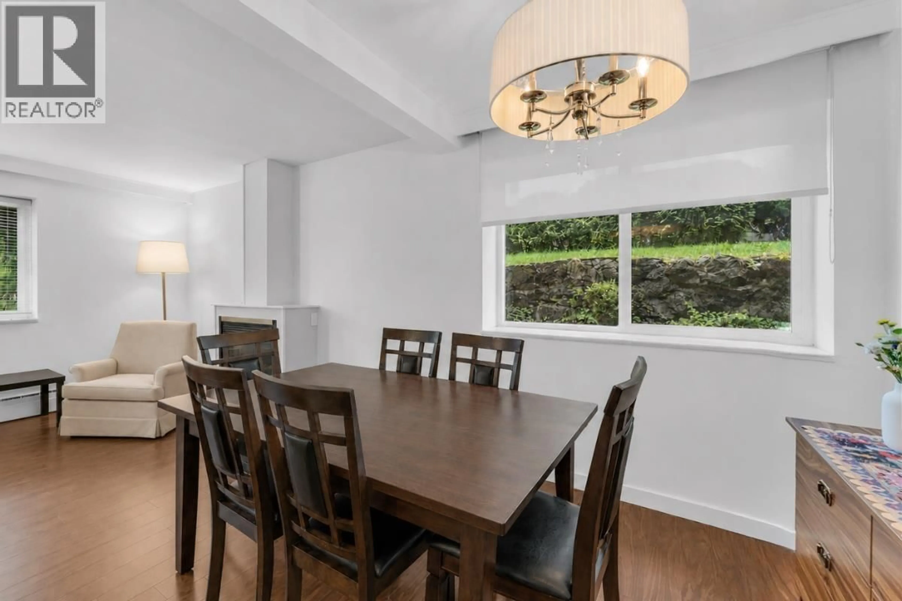 Dining room, wood/laminate floor for 1 - 1420 CHESTERFIELD AVENUE, North Vancouver British Columbia V7M2N4