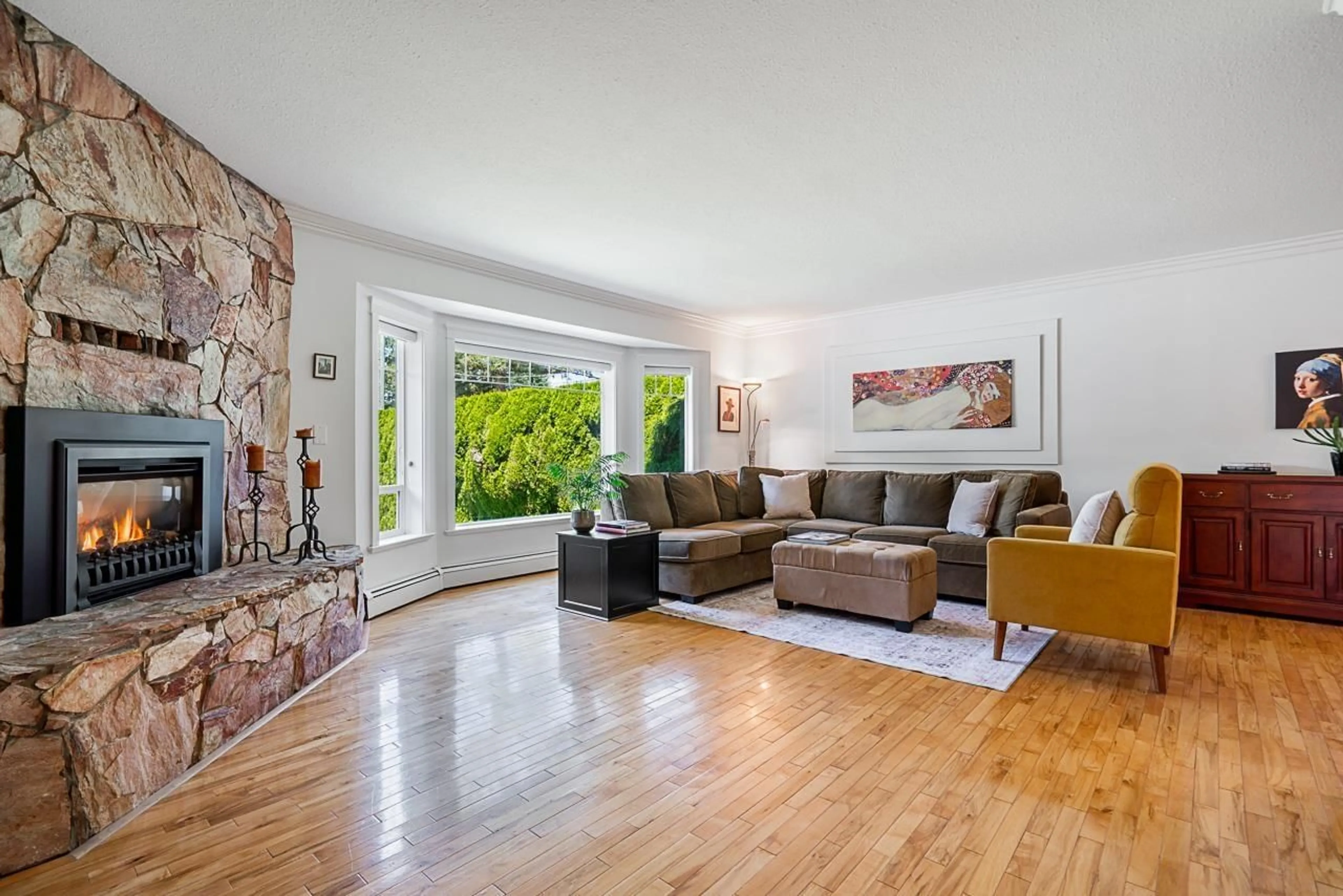 Living room with furniture, wood/laminate floor for 24762 58A AVENUE, Langley British Columbia V2Z1H3