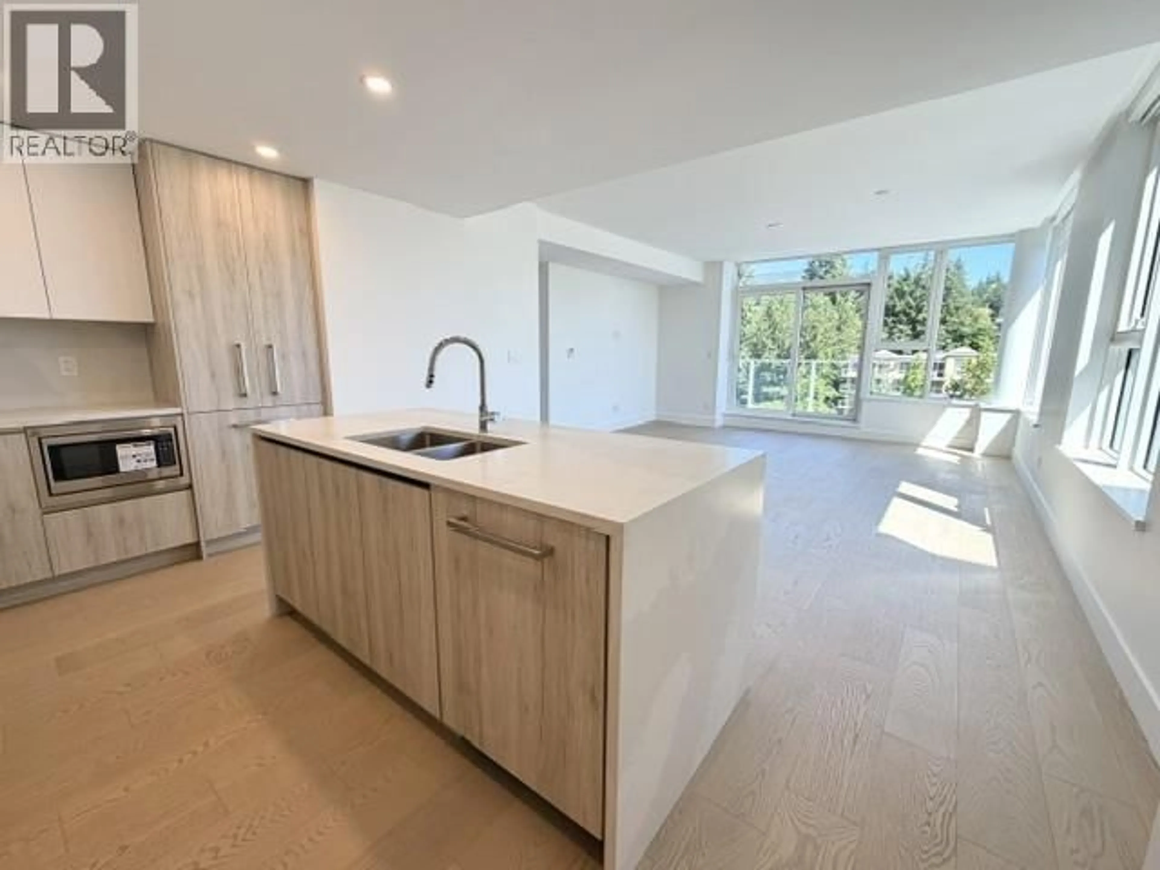 Open concept kitchen, unknown for 602 - 423 6TH STREET, West Vancouver British Columbia V7T0A1