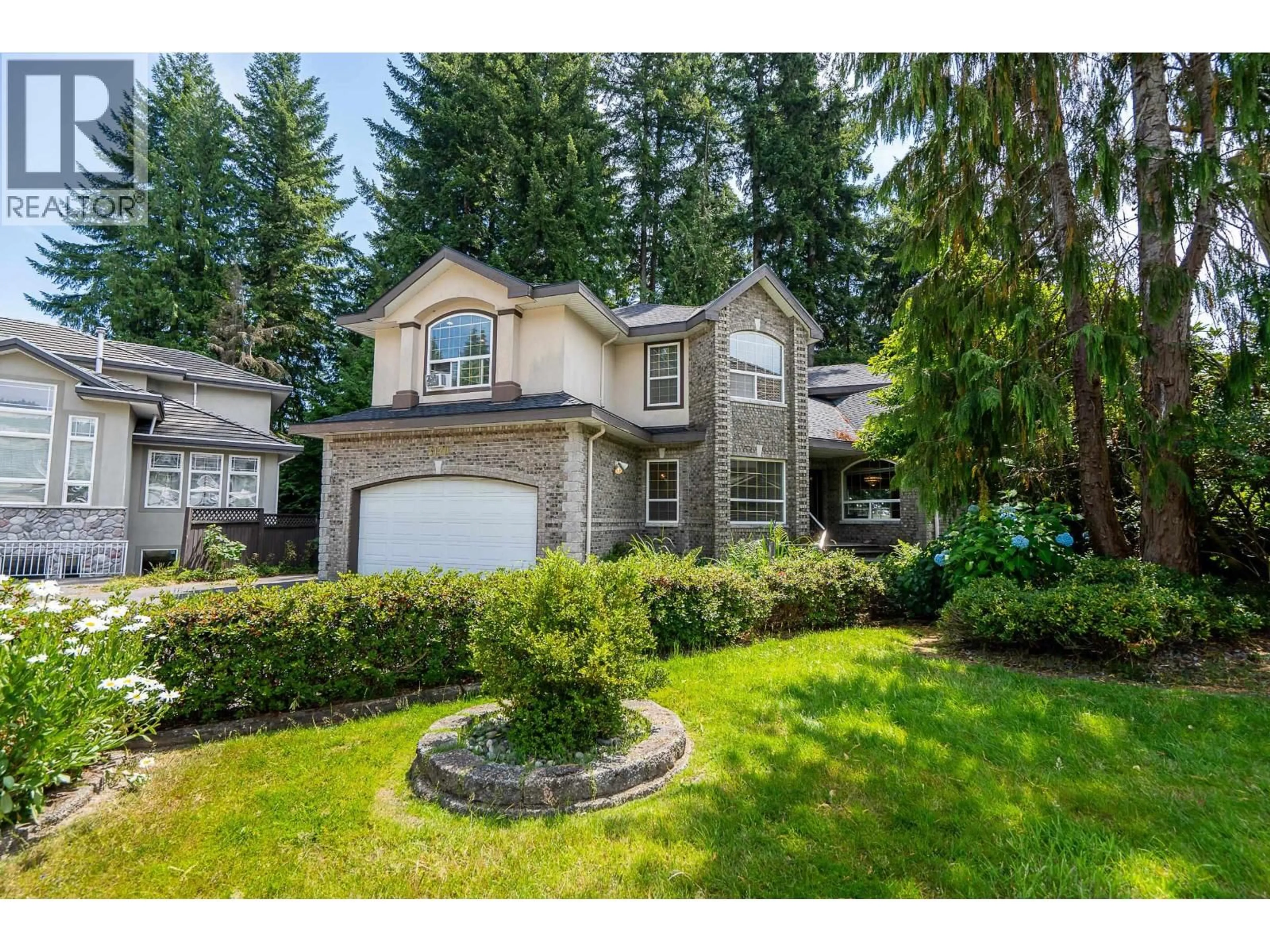 Home with vinyl exterior material, street for 3170 HALLAM COURT, Coquitlam British Columbia V3E3C3