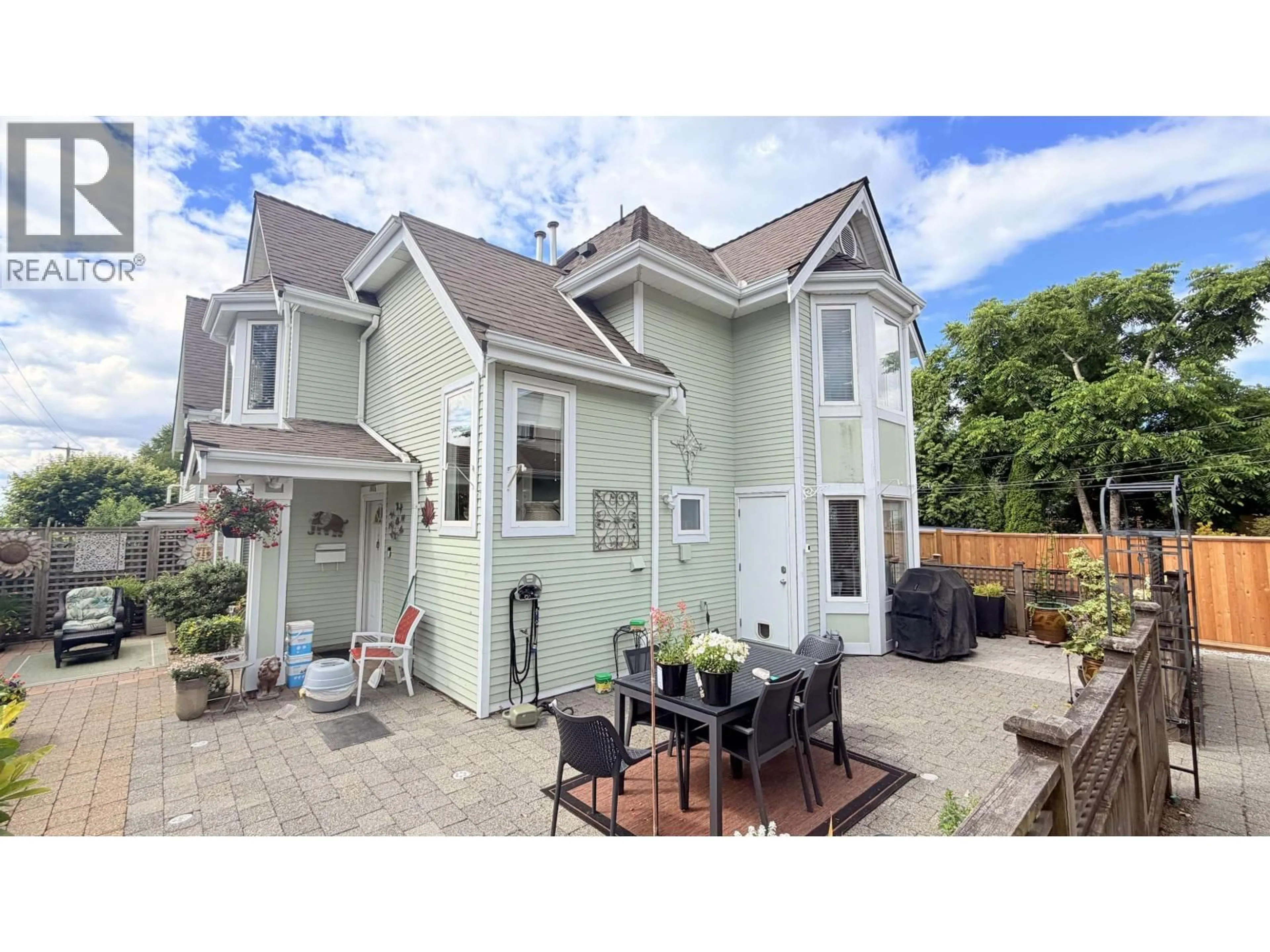 A pic from outside/outdoor area/front of a property/back of a property/a pic from drone, street for 1015 ST. ANDREWS AVENUE, North Vancouver British Columbia V7L4S3