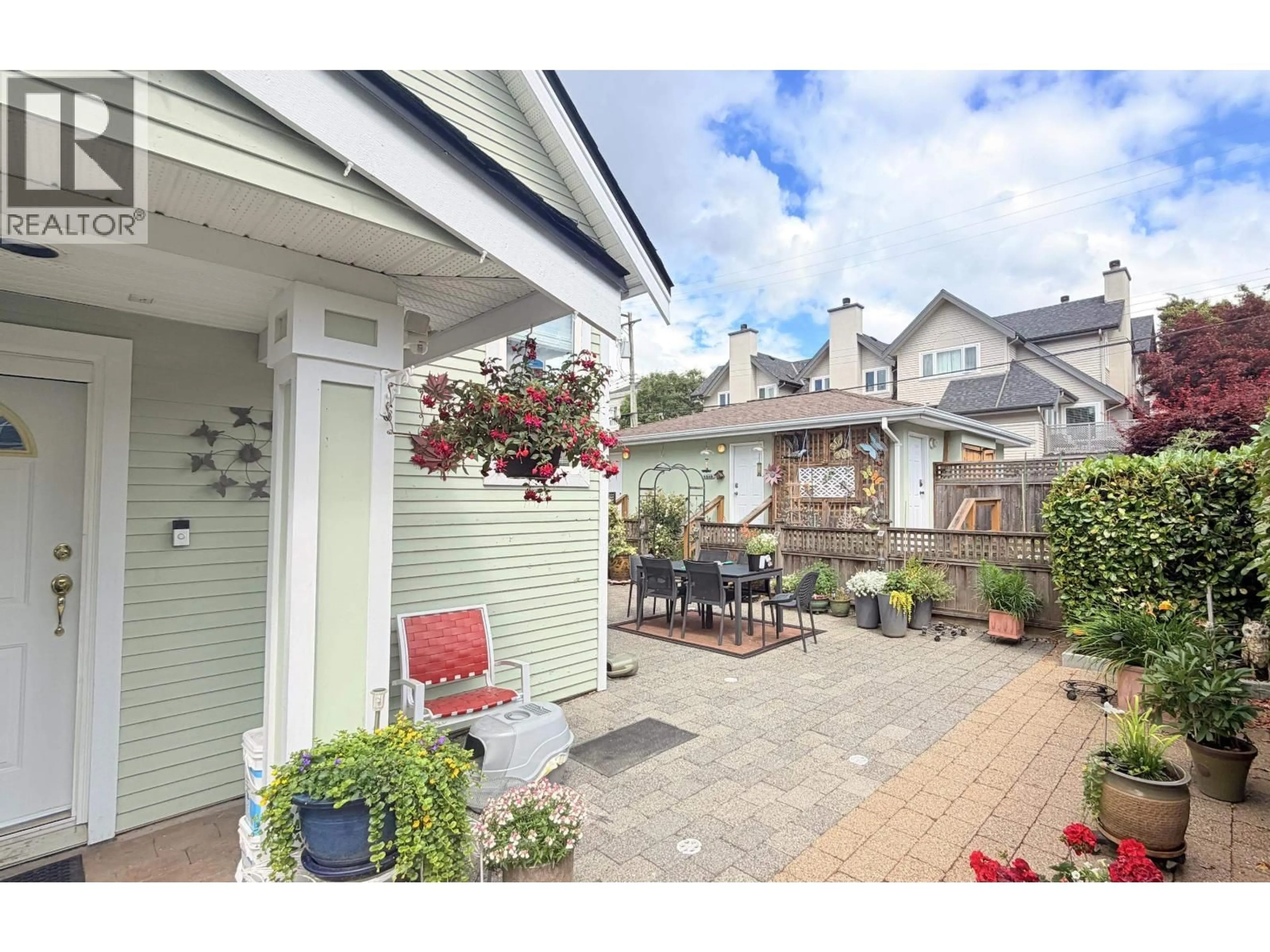 Patio, street for 1015 ST. ANDREWS AVENUE, North Vancouver British Columbia V7L4S3