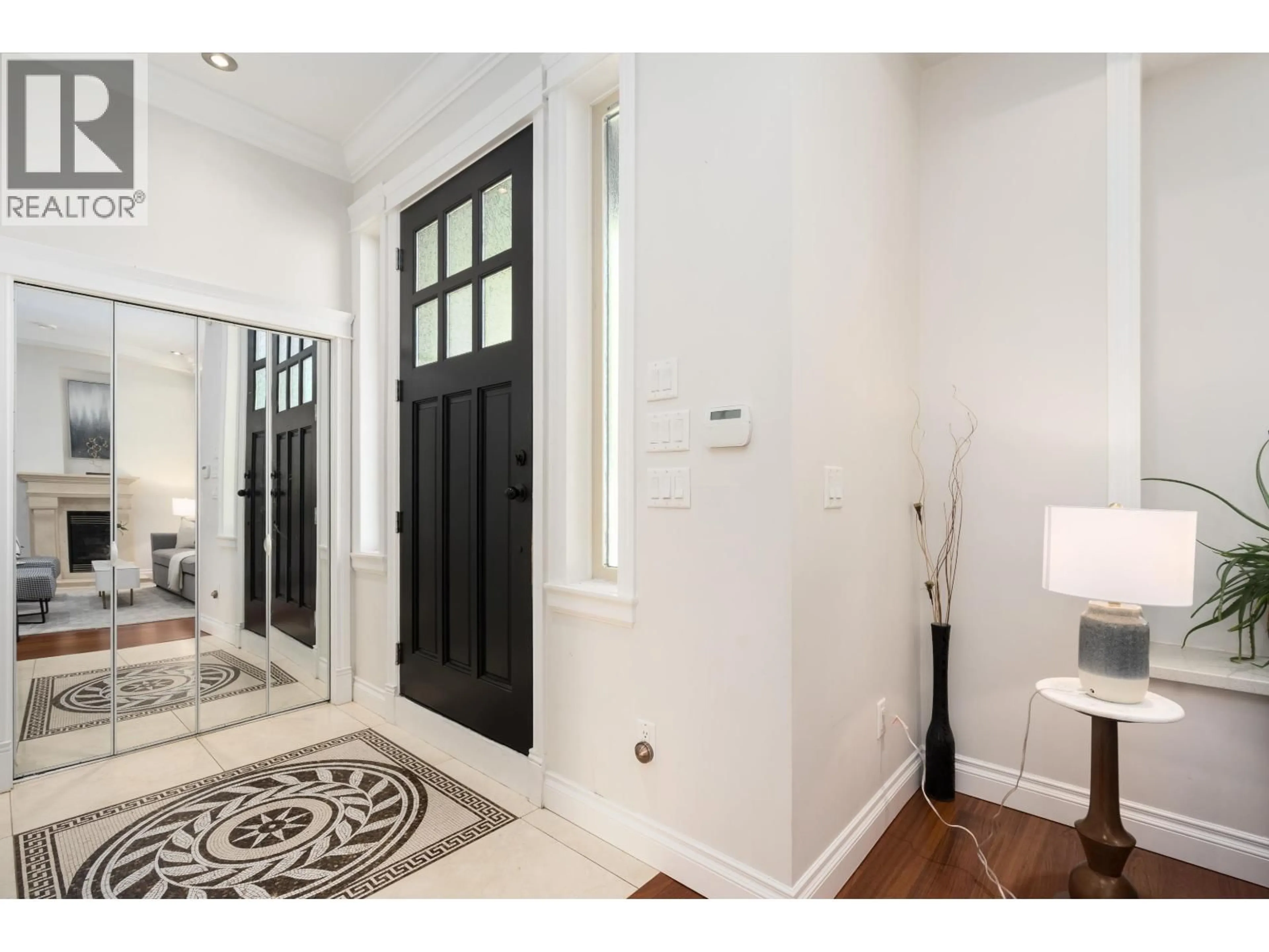 Indoor entryway for 6387 PRINCE ALBERT STREET, Vancouver British Columbia V5W3E7