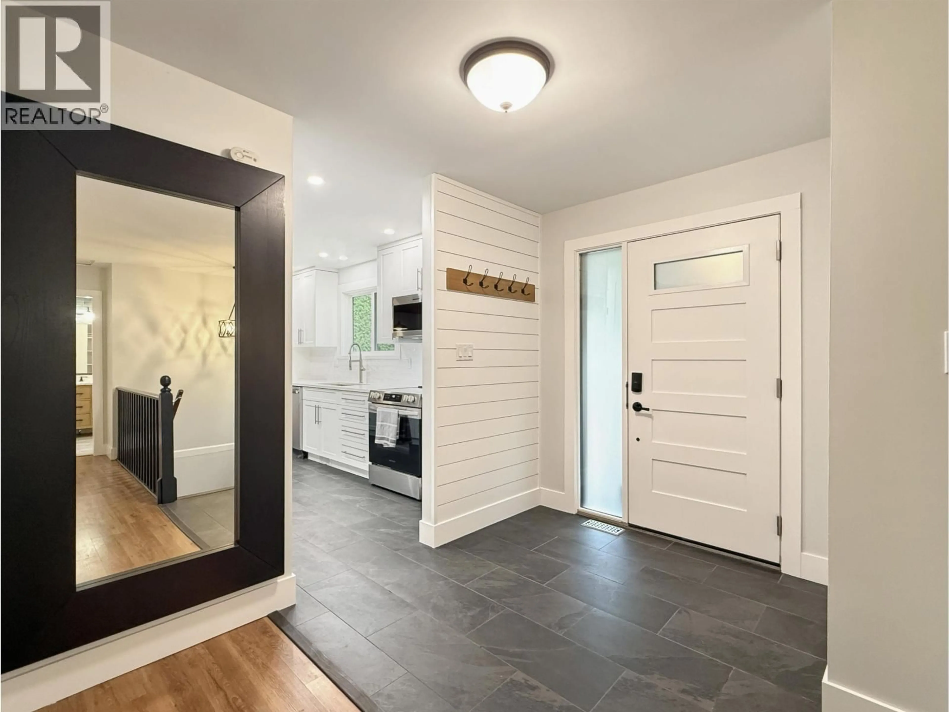Indoor entryway for 2555 WALLACE PLACE, Prince George British Columbia V2K3V9