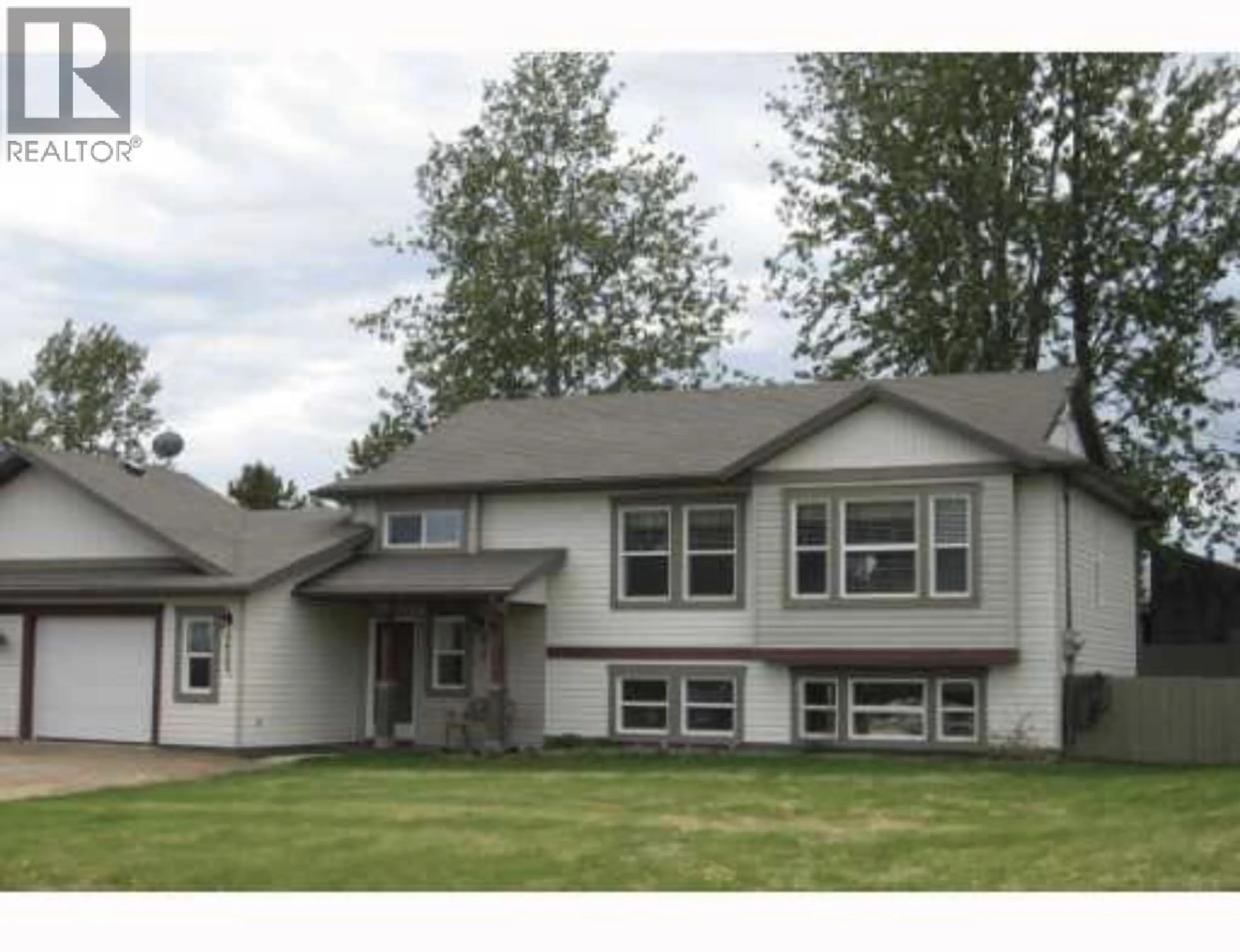 Home with vinyl exterior material, street for B - 4609 BOUNDARY ROAD, Fort Nelson British Columbia V0C1R0