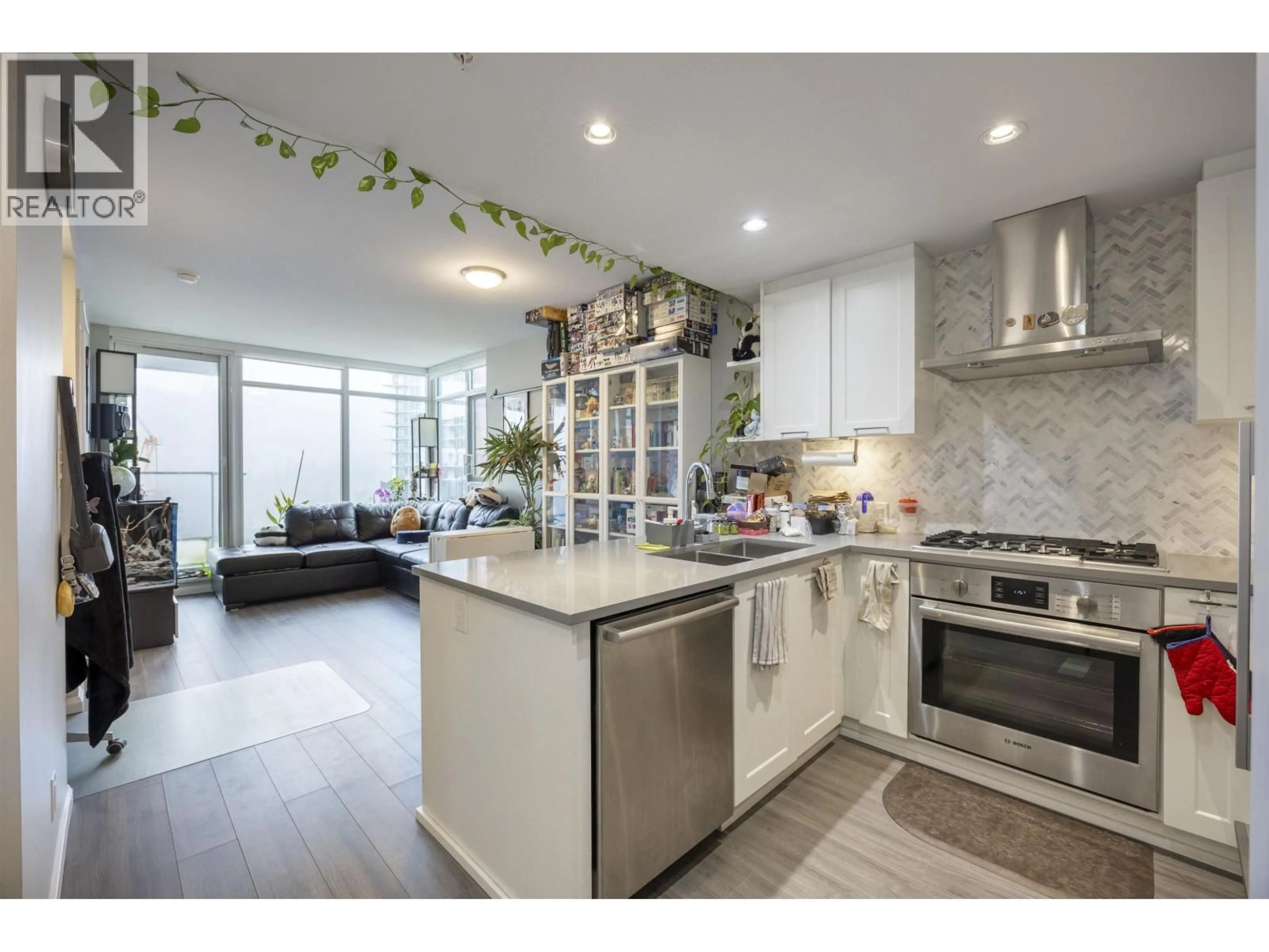Open concept kitchen, unknown for 1303 - 520 COMO LAKE, Coquitlam British Columbia V3J0E8