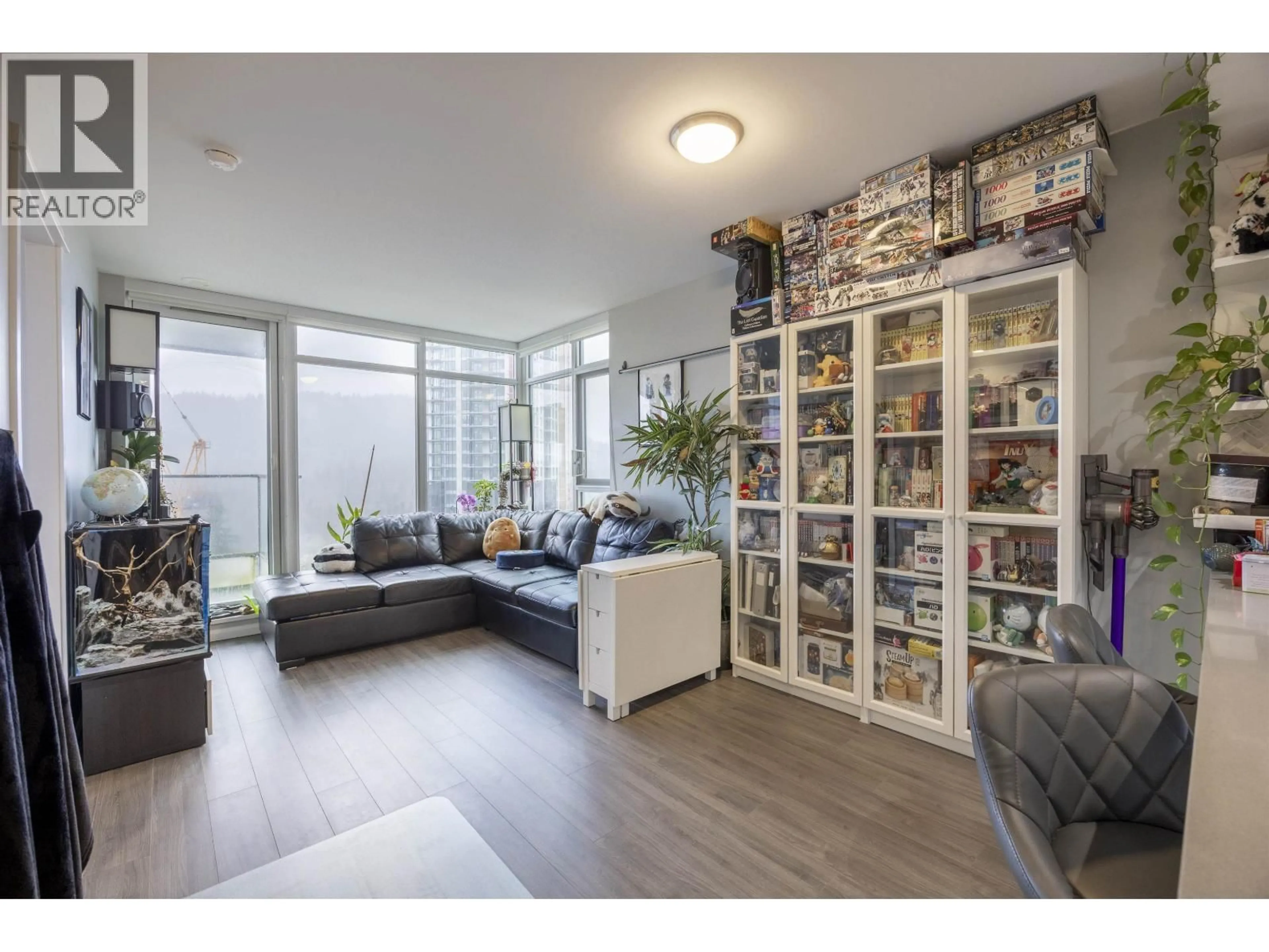 Living room with furniture, unknown for 1303 - 520 COMO LAKE, Coquitlam British Columbia V3J0E8