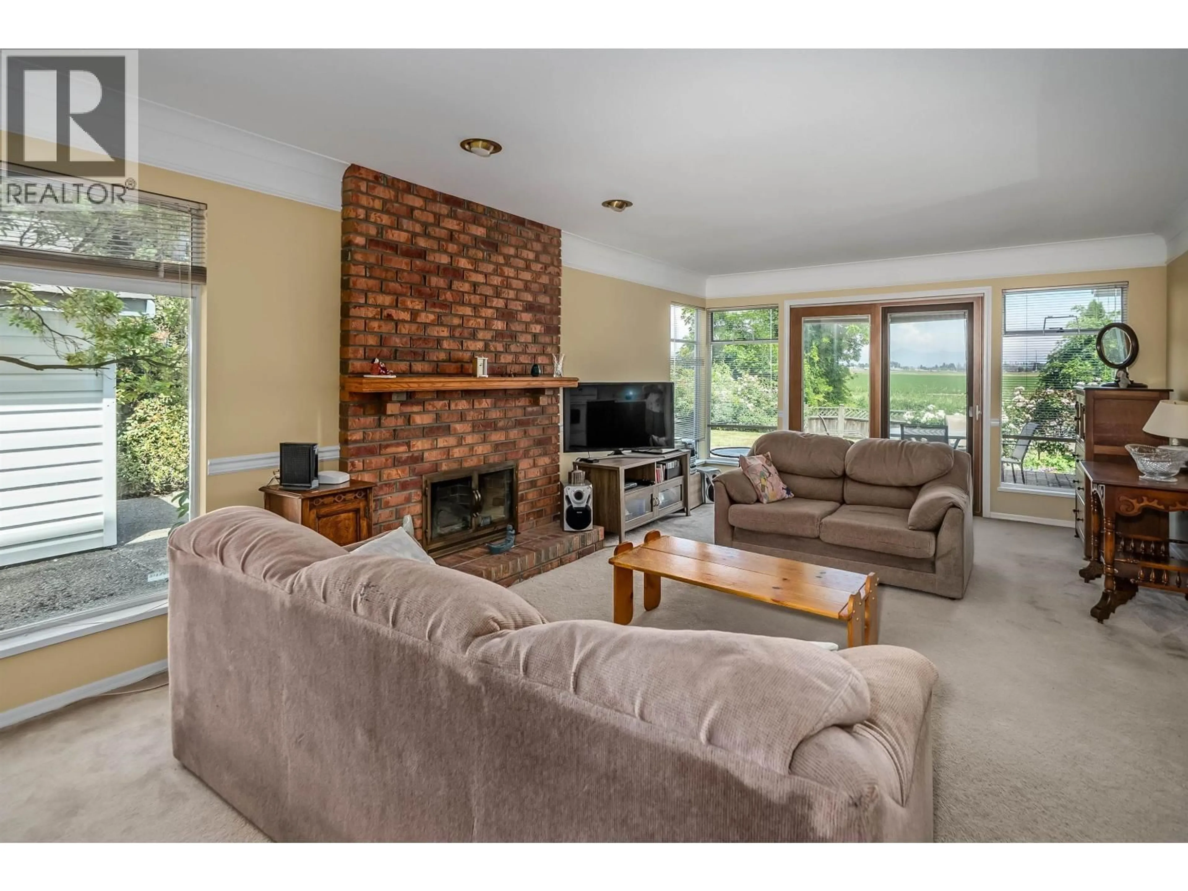 Living room with furniture, unknown for 5287 57 STREET, Delta British Columbia V4K4N7
