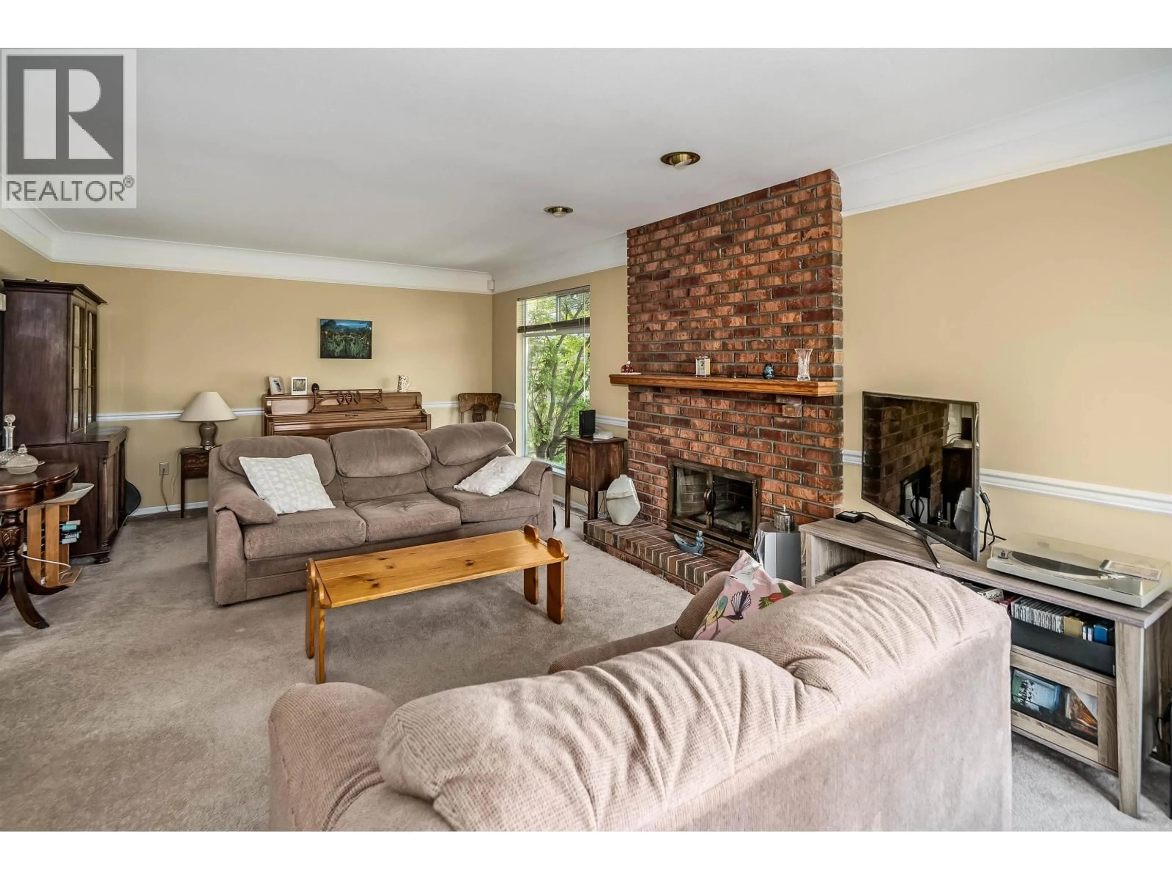 Living room with furniture, unknown for 5287 57 STREET, Delta British Columbia V4K4N7