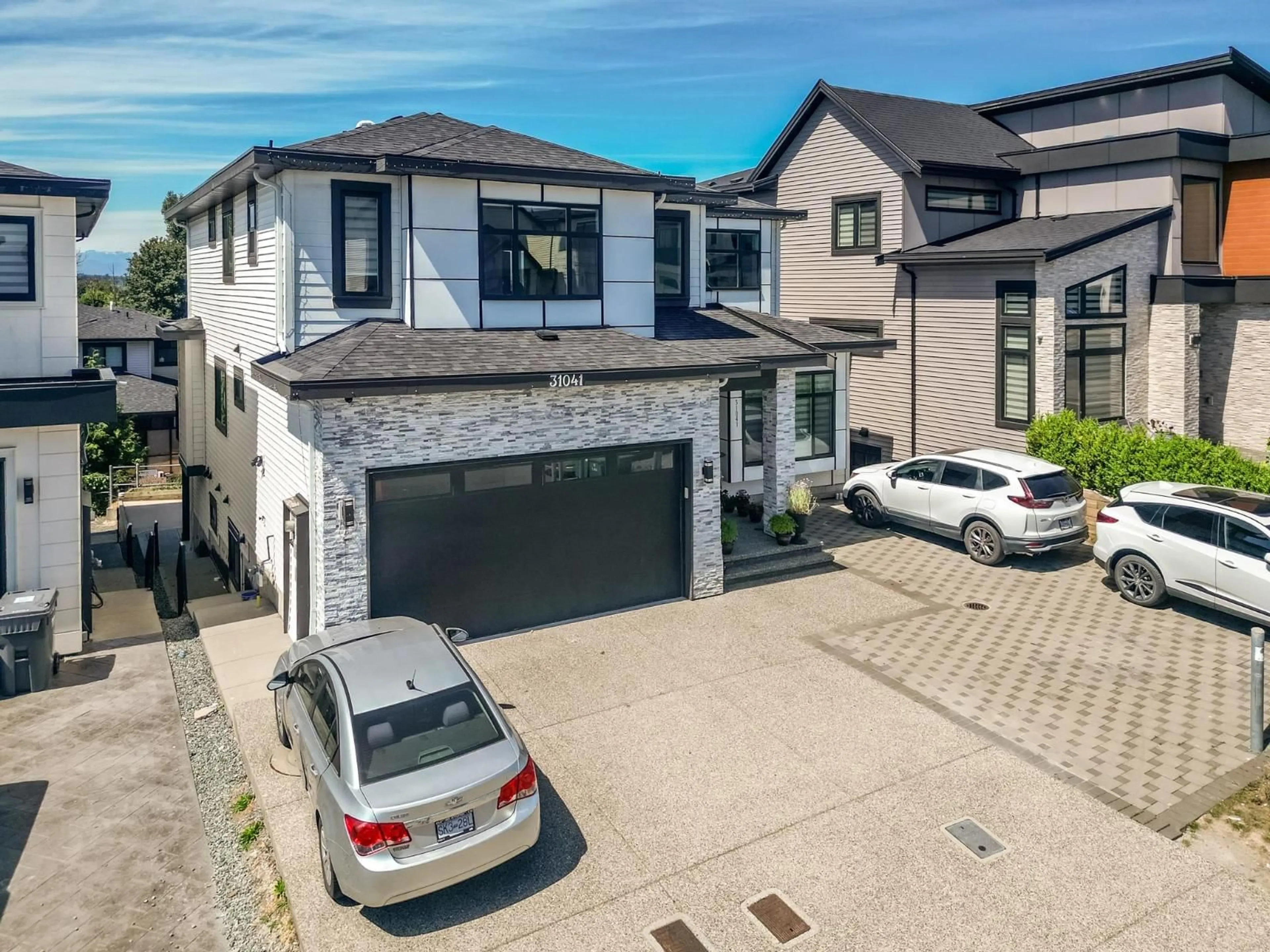A pic from outside/outdoor area/front of a property/back of a property/a pic from drone, street for 31041 DEERTRAIL DRIVE NORTH, Abbotsford British Columbia V2T5J7
