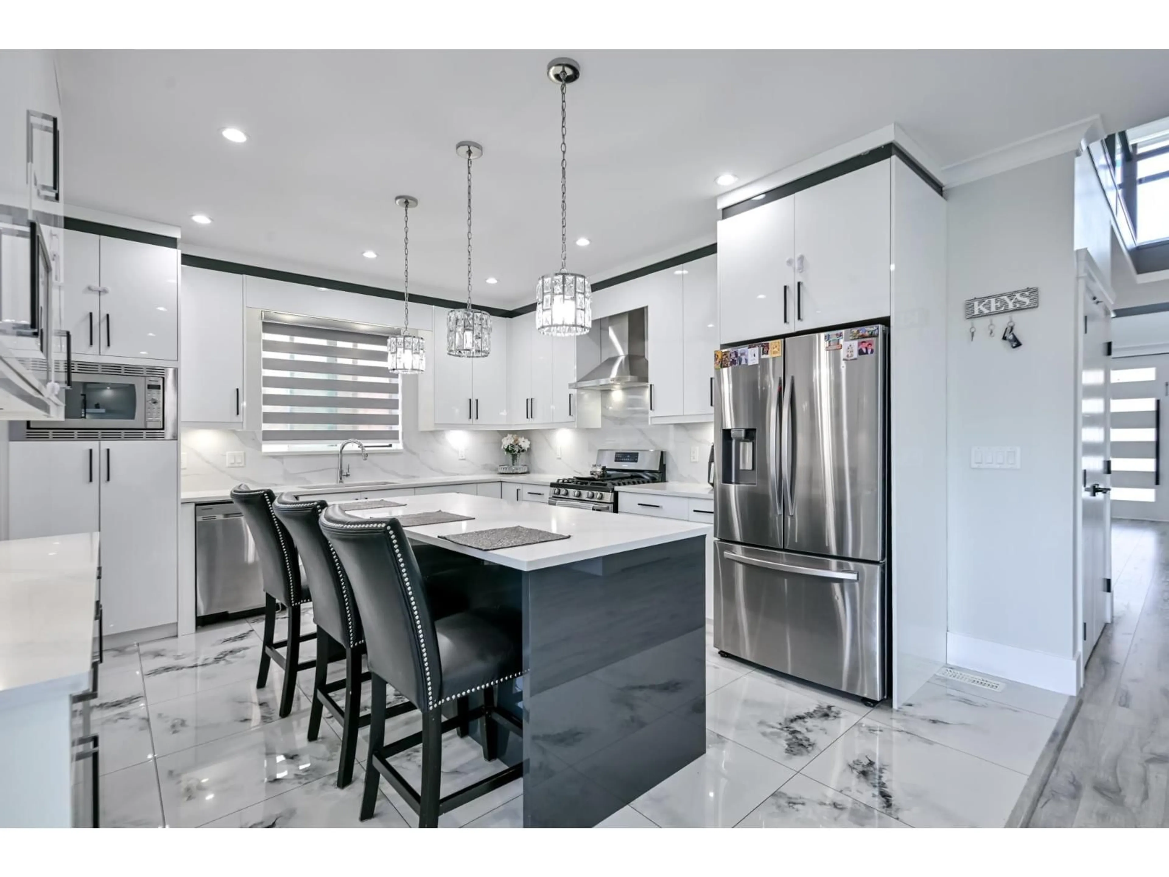 Contemporary kitchen, ceramic/tile floor for 31041 DEERTRAIL DRIVE NORTH, Abbotsford British Columbia V2T5J7