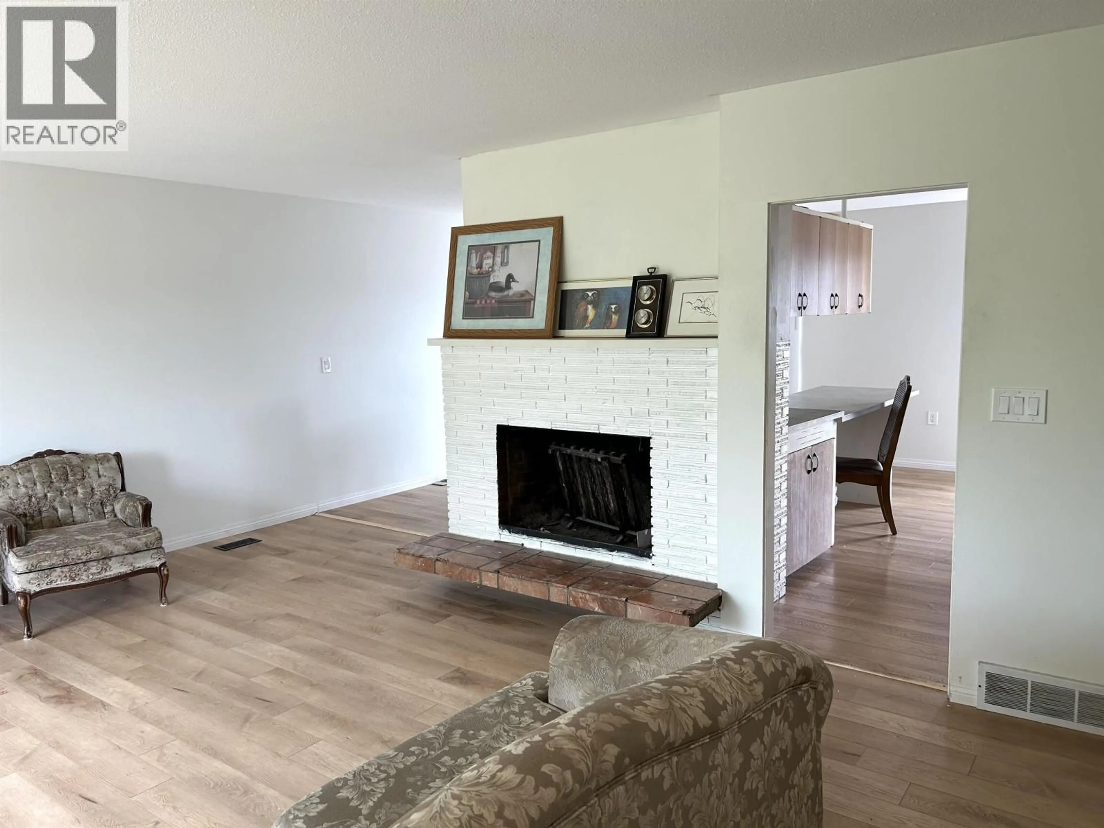 Living room with furniture, wood/laminate floor for 450 KELLY STREET, Prince George British Columbia V2M3K5