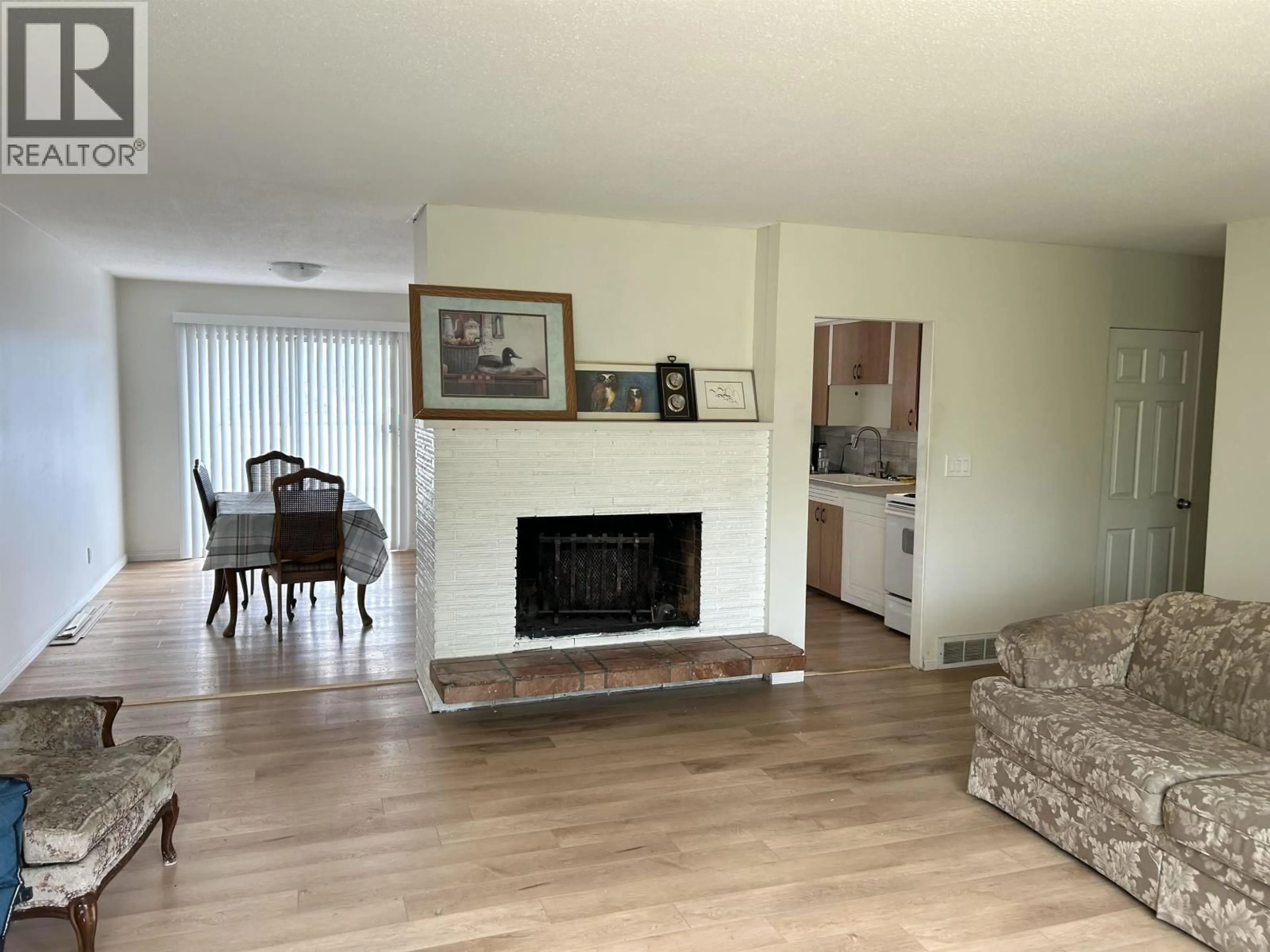 Living room with furniture, wood/laminate floor for 450 KELLY STREET, Prince George British Columbia V2M3K5
