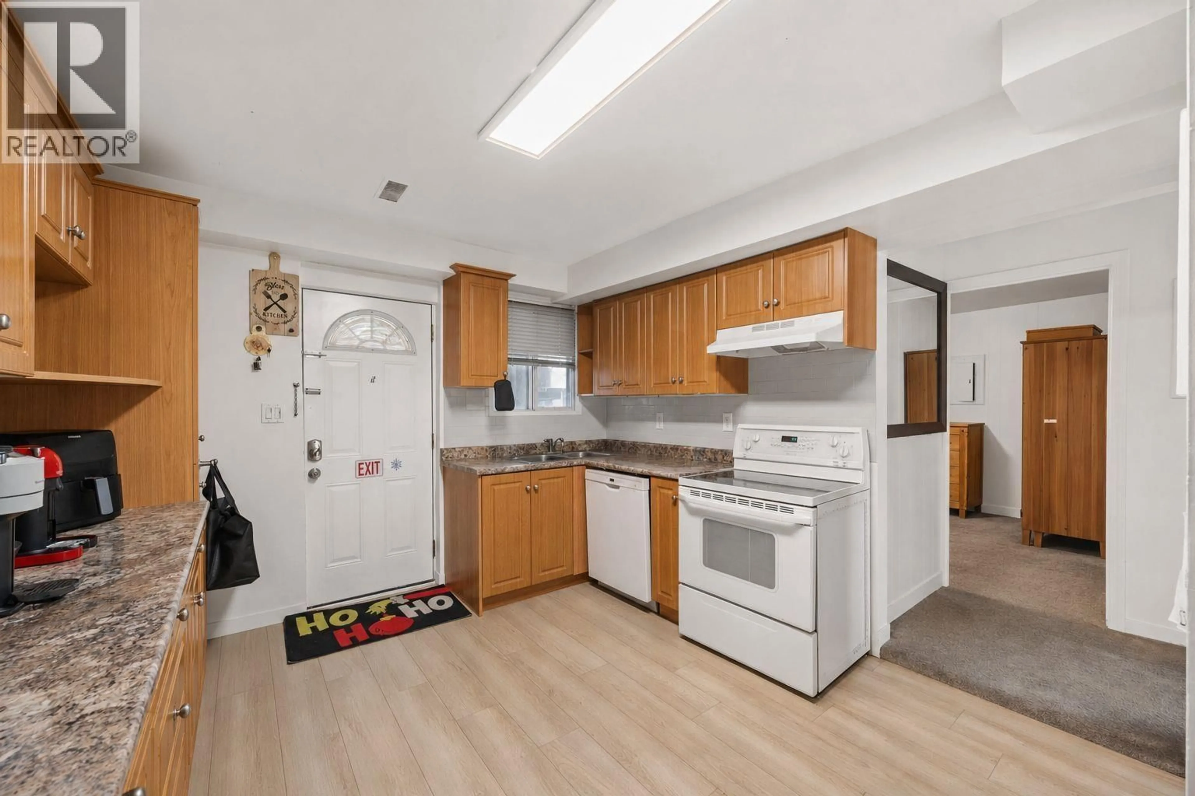 Standard kitchen, unknown for 1457 MARINE DRIVE, Vancouver British Columbia V5P2R3