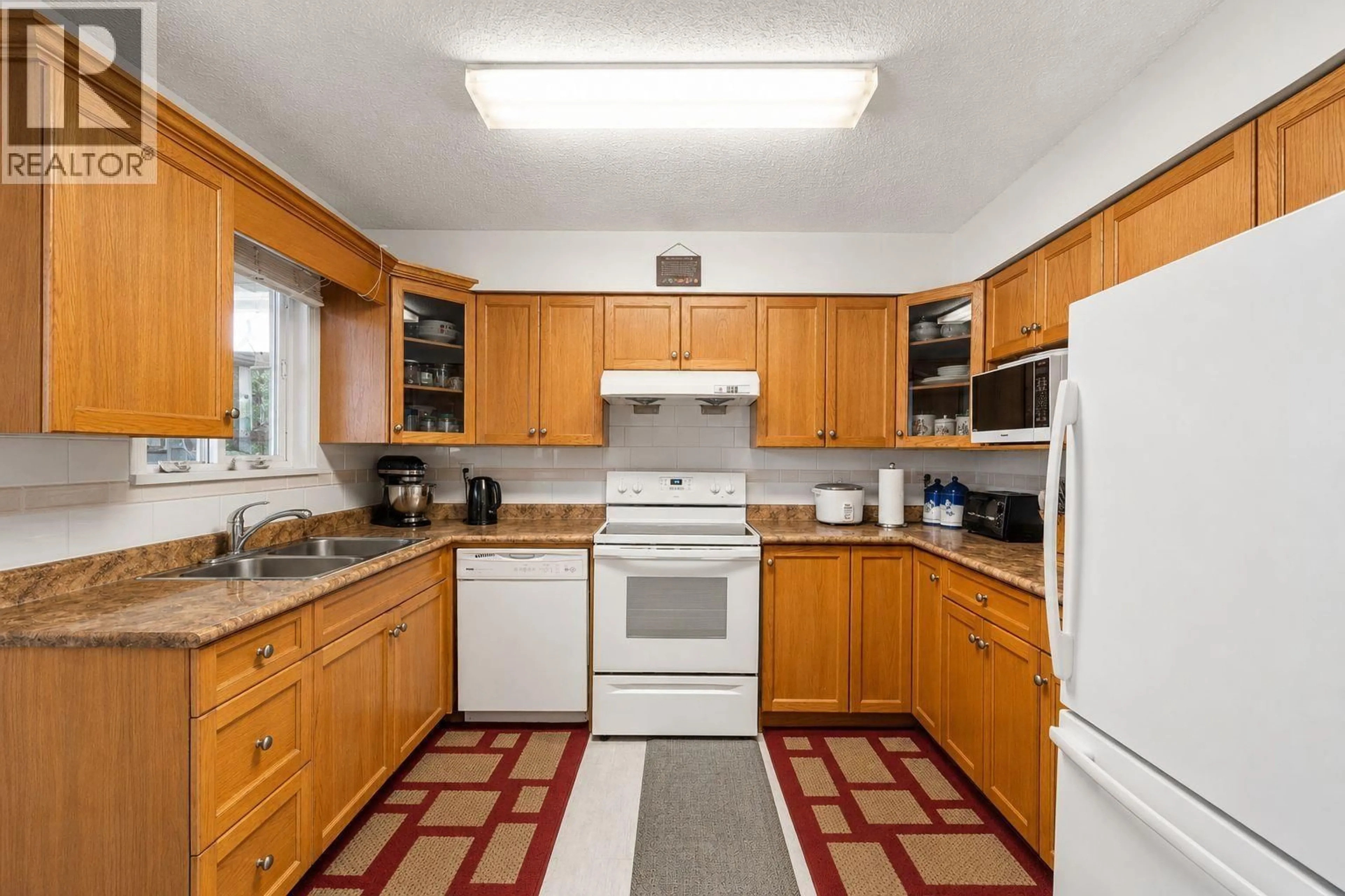 Standard kitchen, unknown for 1457 MARINE DRIVE, Vancouver British Columbia V5P2R3