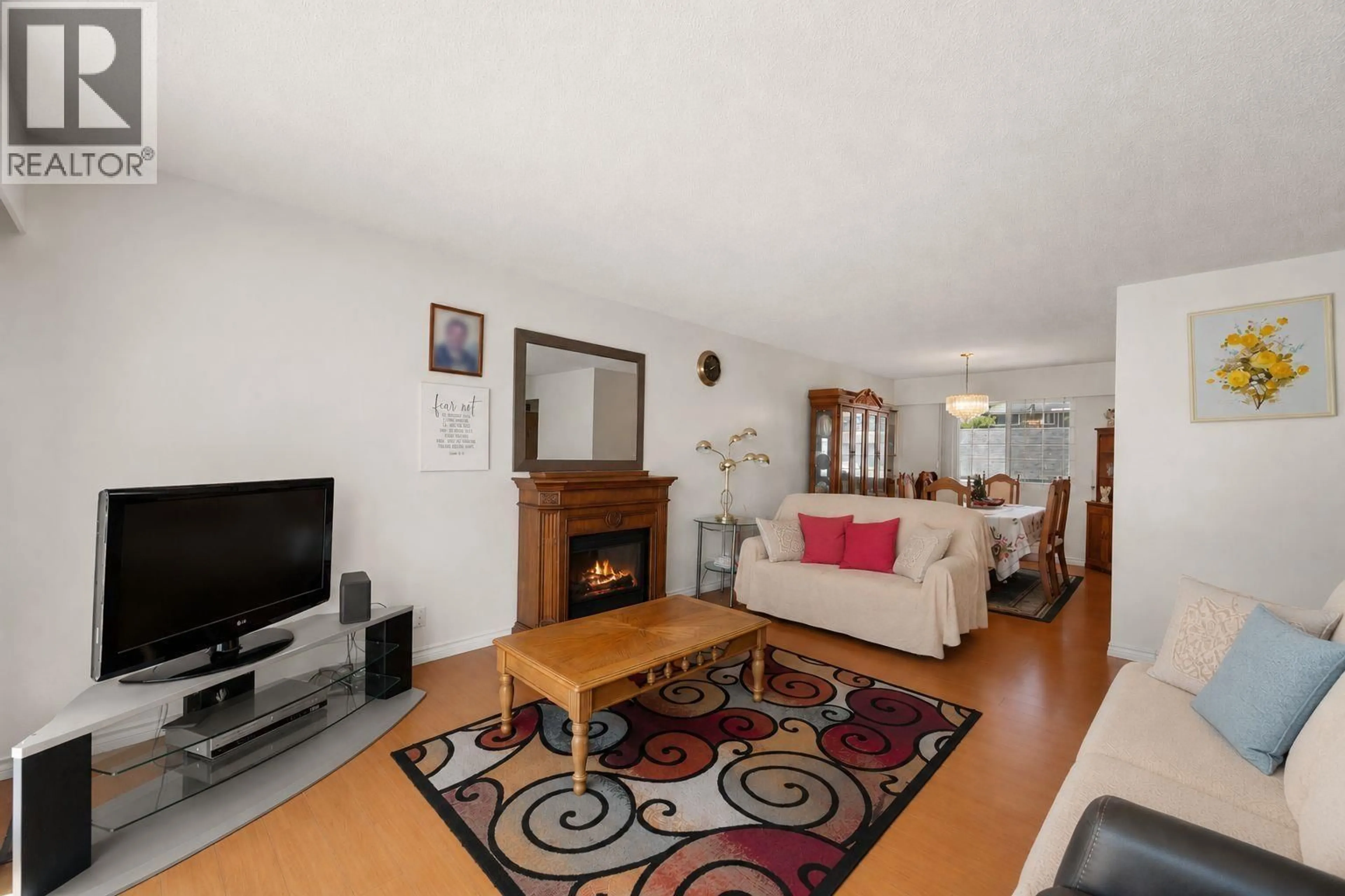 Living room with furniture, unknown for 1457 MARINE DRIVE, Vancouver British Columbia V5P2R3