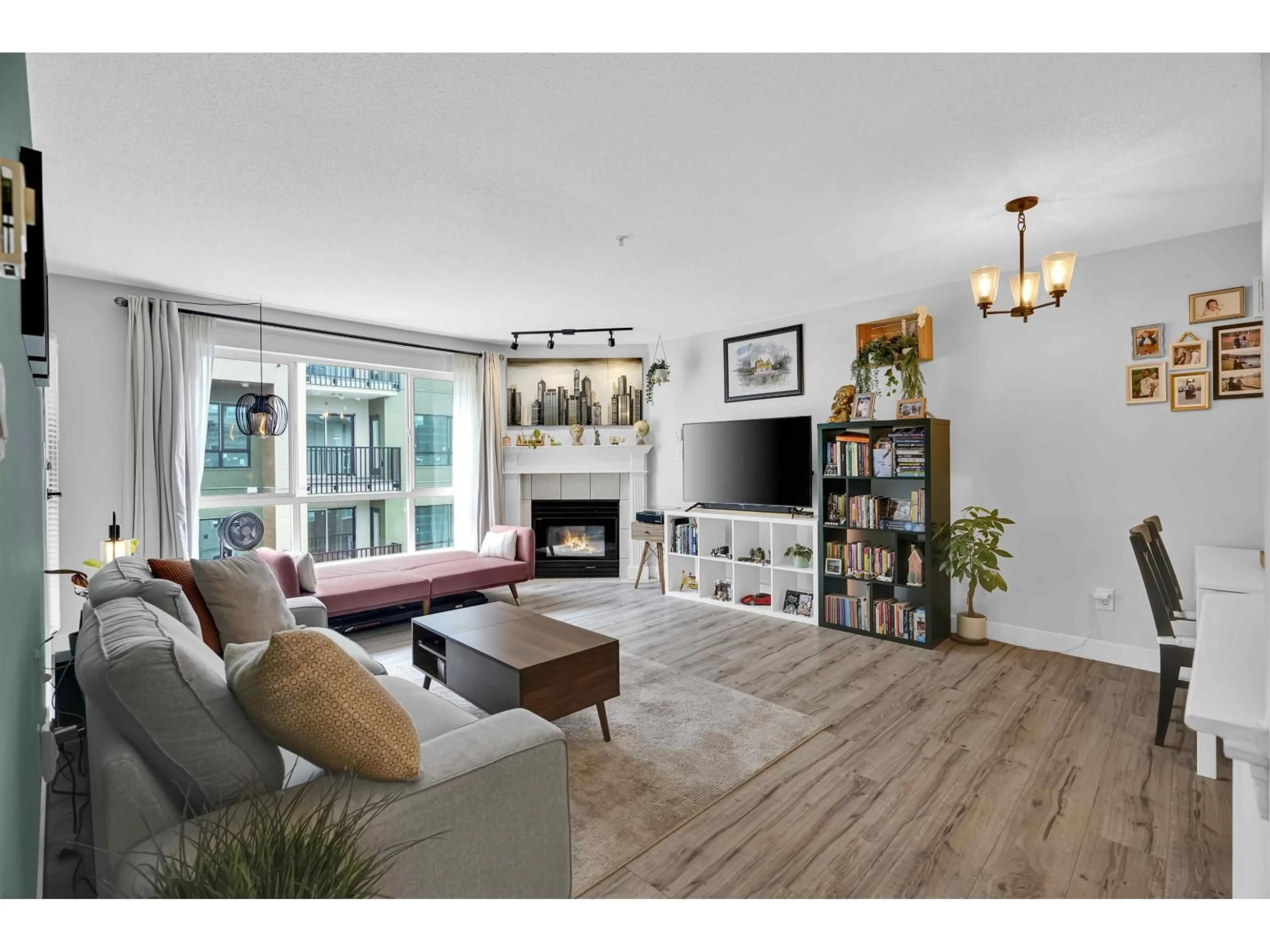 Living room with furniture, wood/laminate floor for 405 - 20200 54A AVENUE, Langley British Columbia V3A3W7