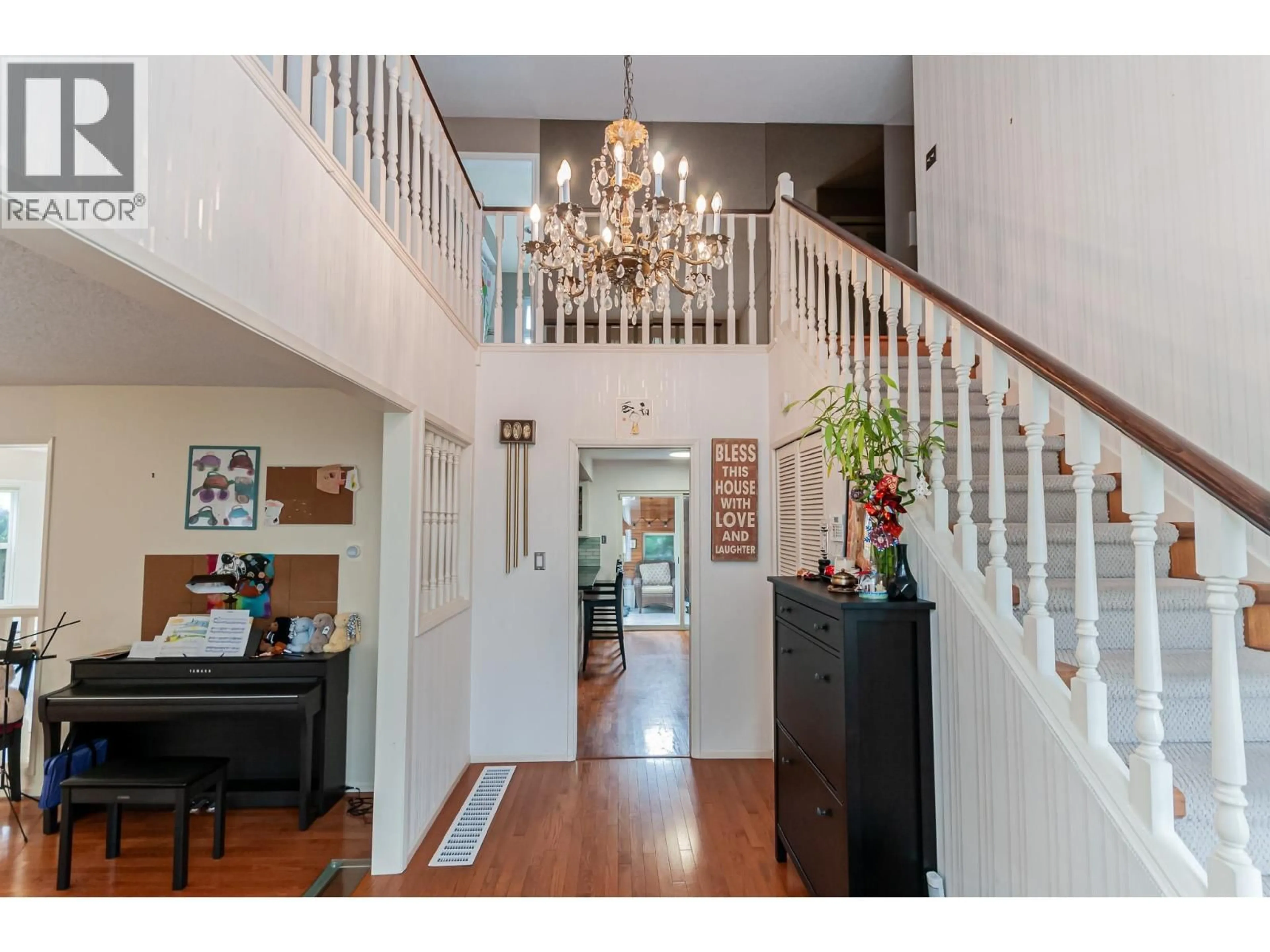 Indoor foyer for 7660 GOLDSTREAM DRIVE, Richmond British Columbia V7A1S6