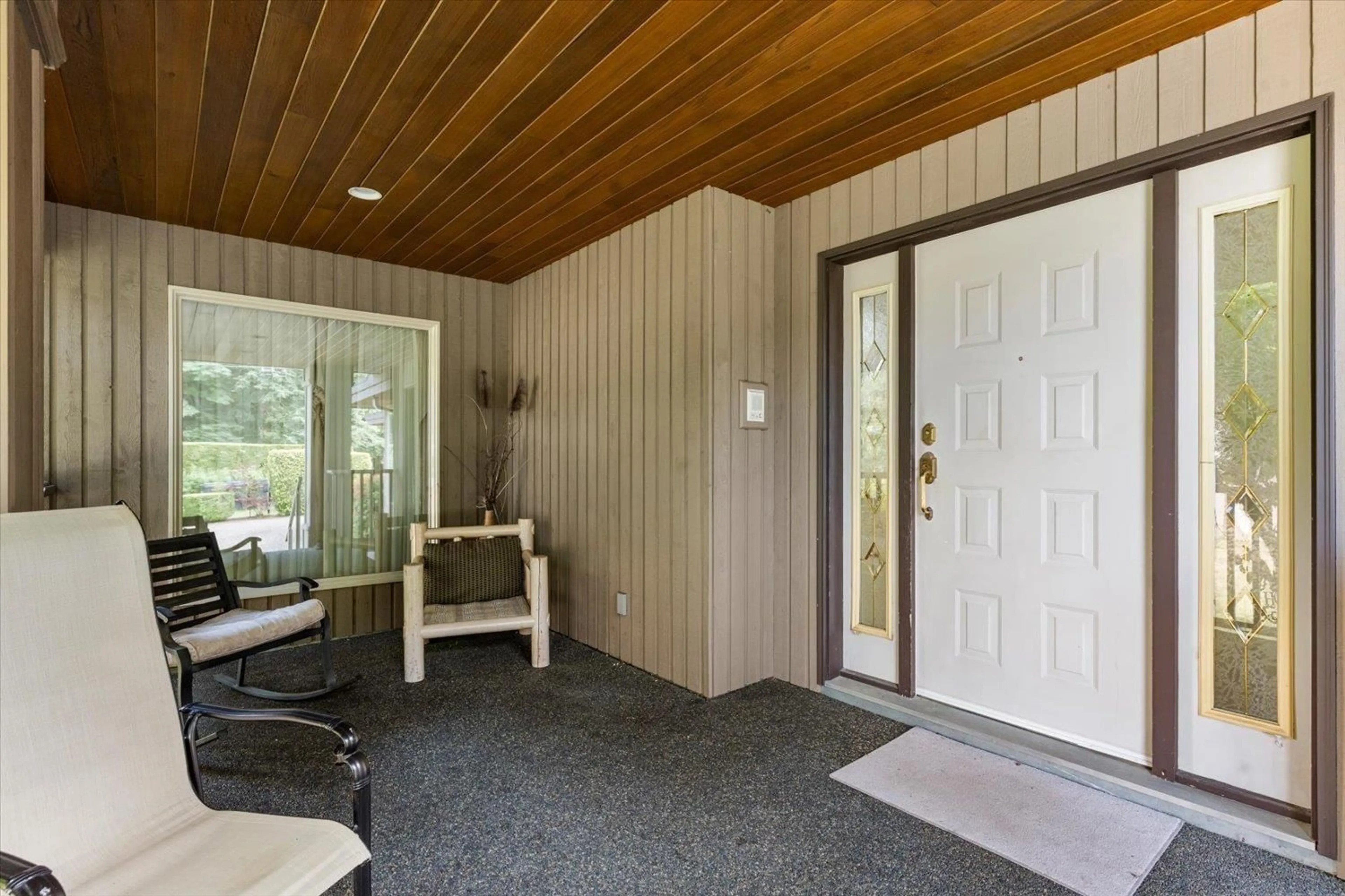 Indoor entryway for 21313 LAKEVIEW CRESCENT, Hope British Columbia V0X1L1
