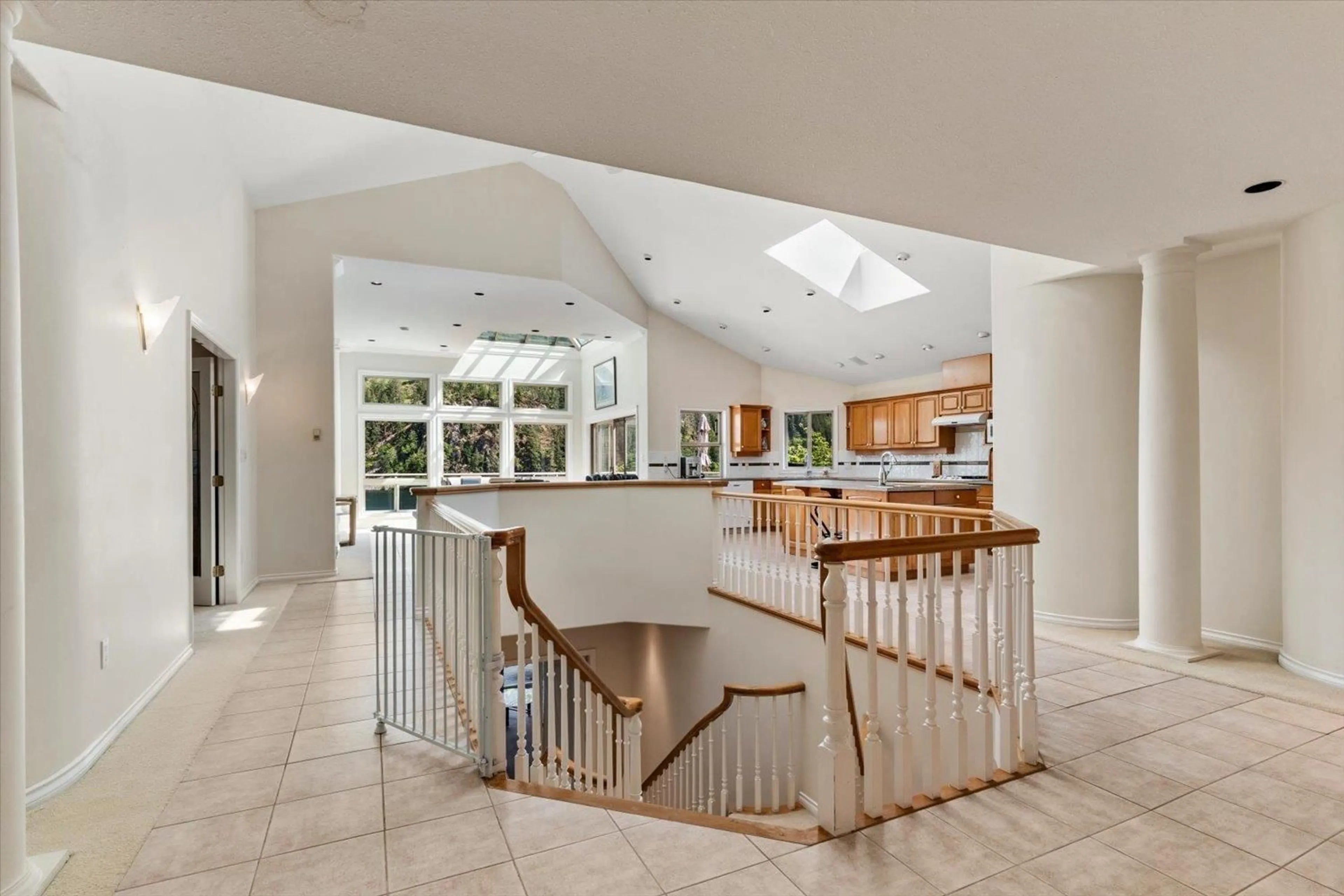 Open concept kitchen, ceramic/tile floor for 21313 LAKEVIEW CRESCENT, Hope British Columbia V0X1L1