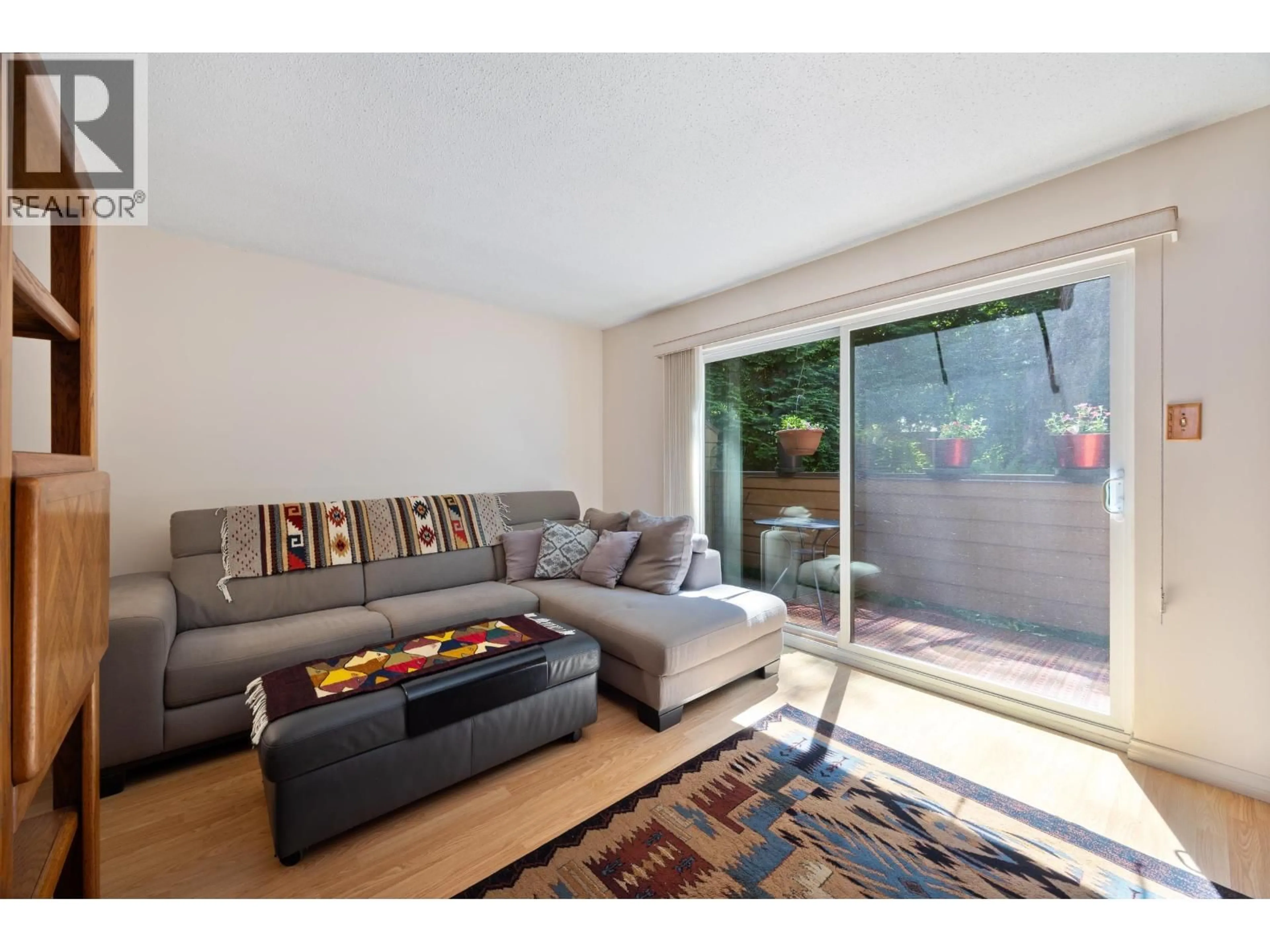 Living room with furniture, unknown for 4384 GARDEN GROVE DRIVE, Burnaby British Columbia V5G4G6