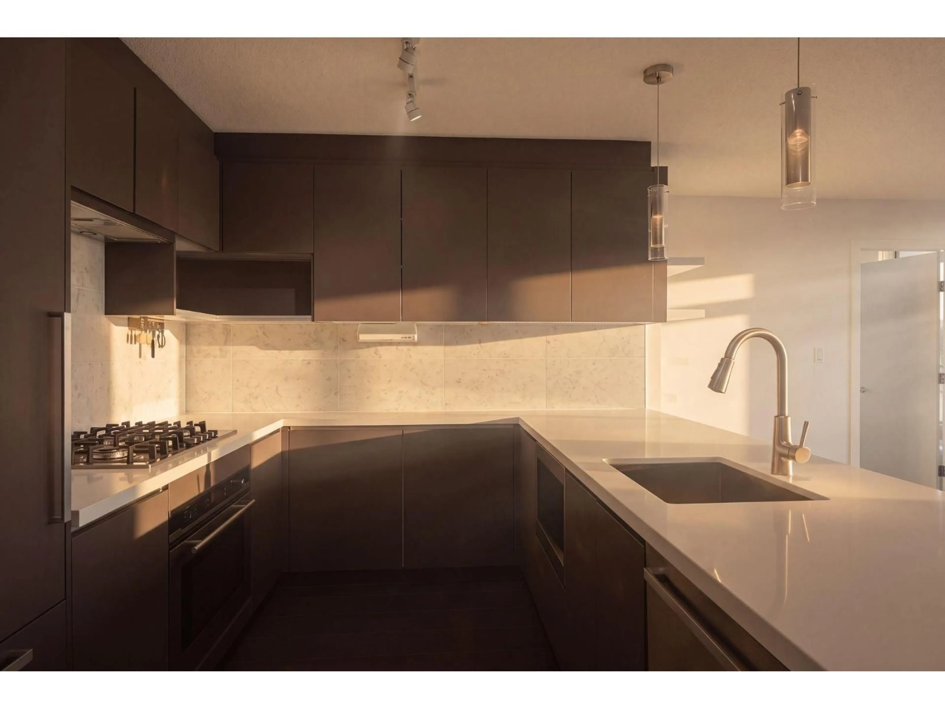 Standard kitchen, ceramic/tile floor for 4206 - 13696 100 AVENUE, Surrey British Columbia V3T0L5