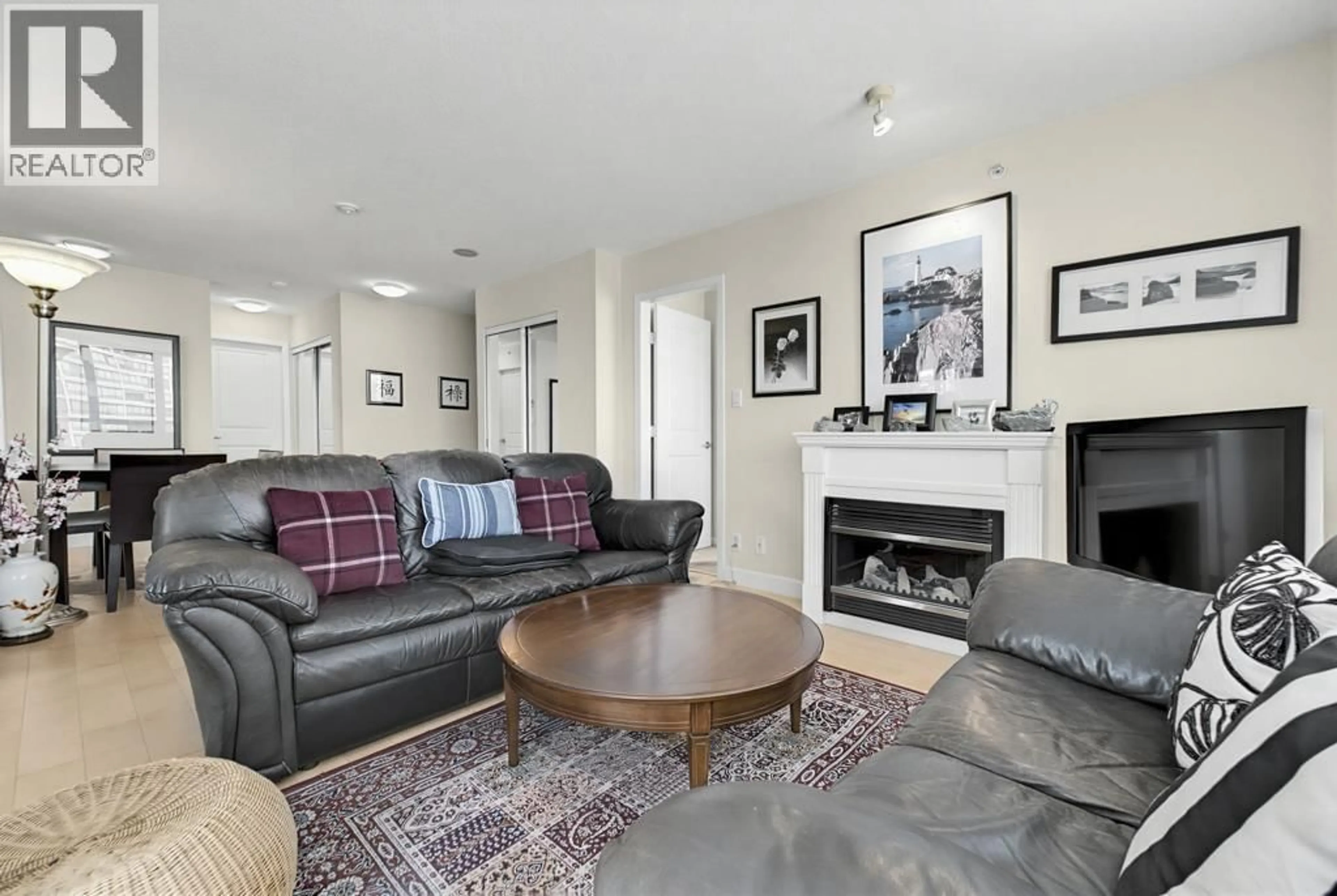 Living room with furniture, unknown for 1604 - 850 ROYAL AVENUE, New Westminster British Columbia V3M1A6