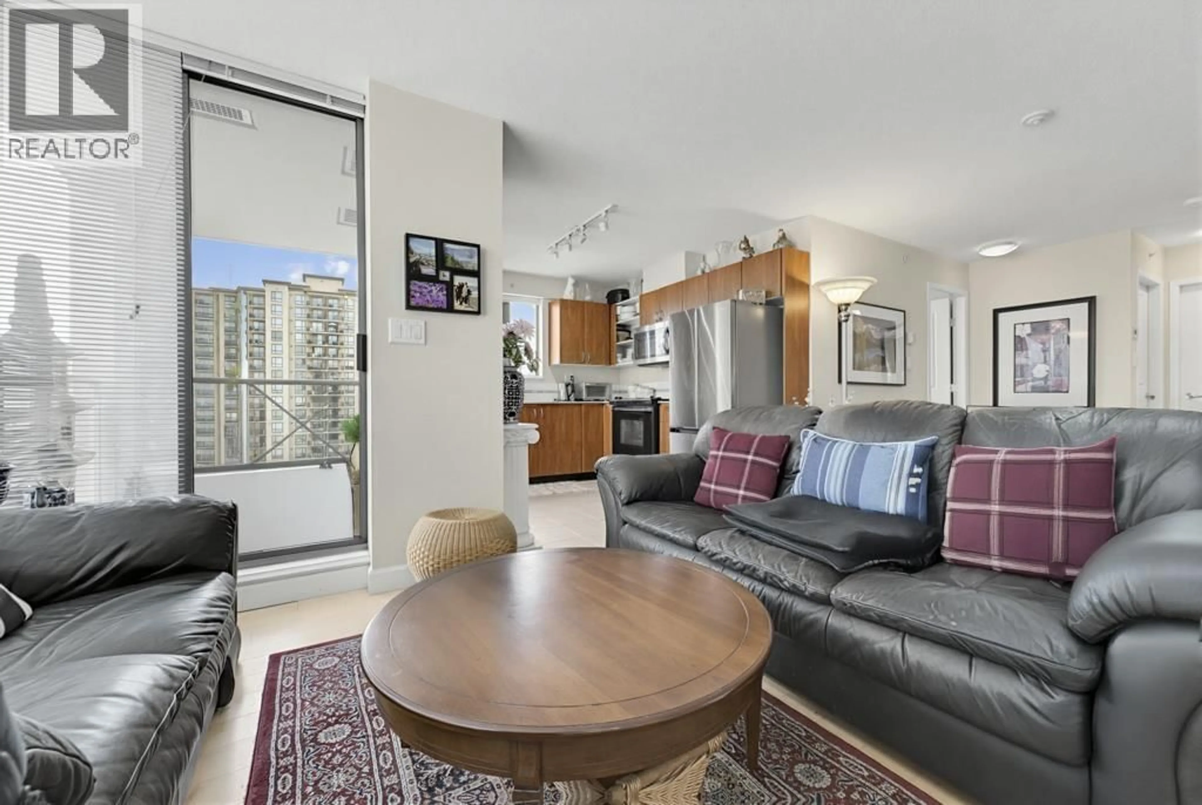 Living room with furniture, unknown for 1604 - 850 ROYAL AVENUE, New Westminster British Columbia V3M1A6