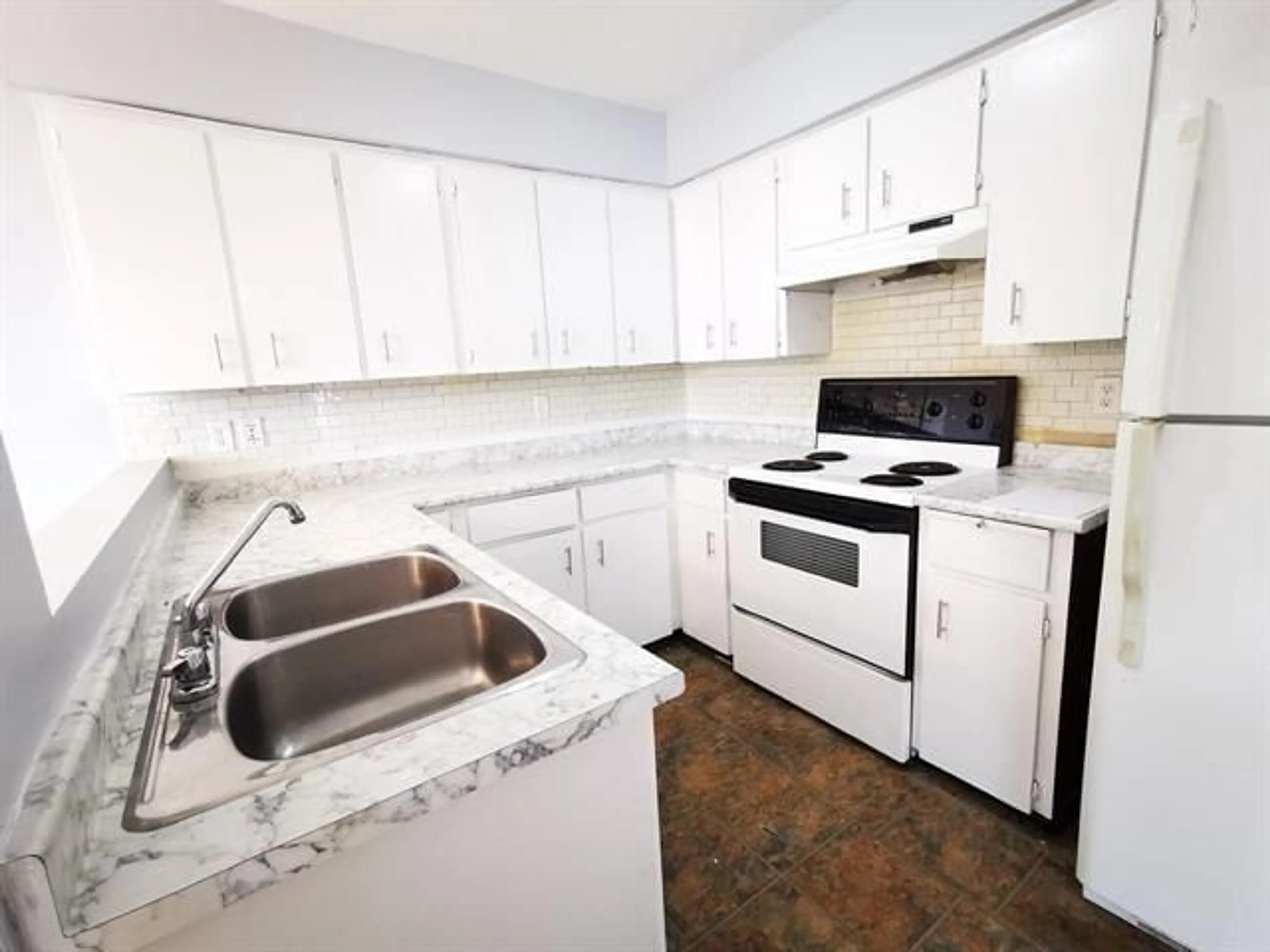 Standard kitchen, unknown for 11859 89A AVENUE, Delta British Columbia V4C3G8