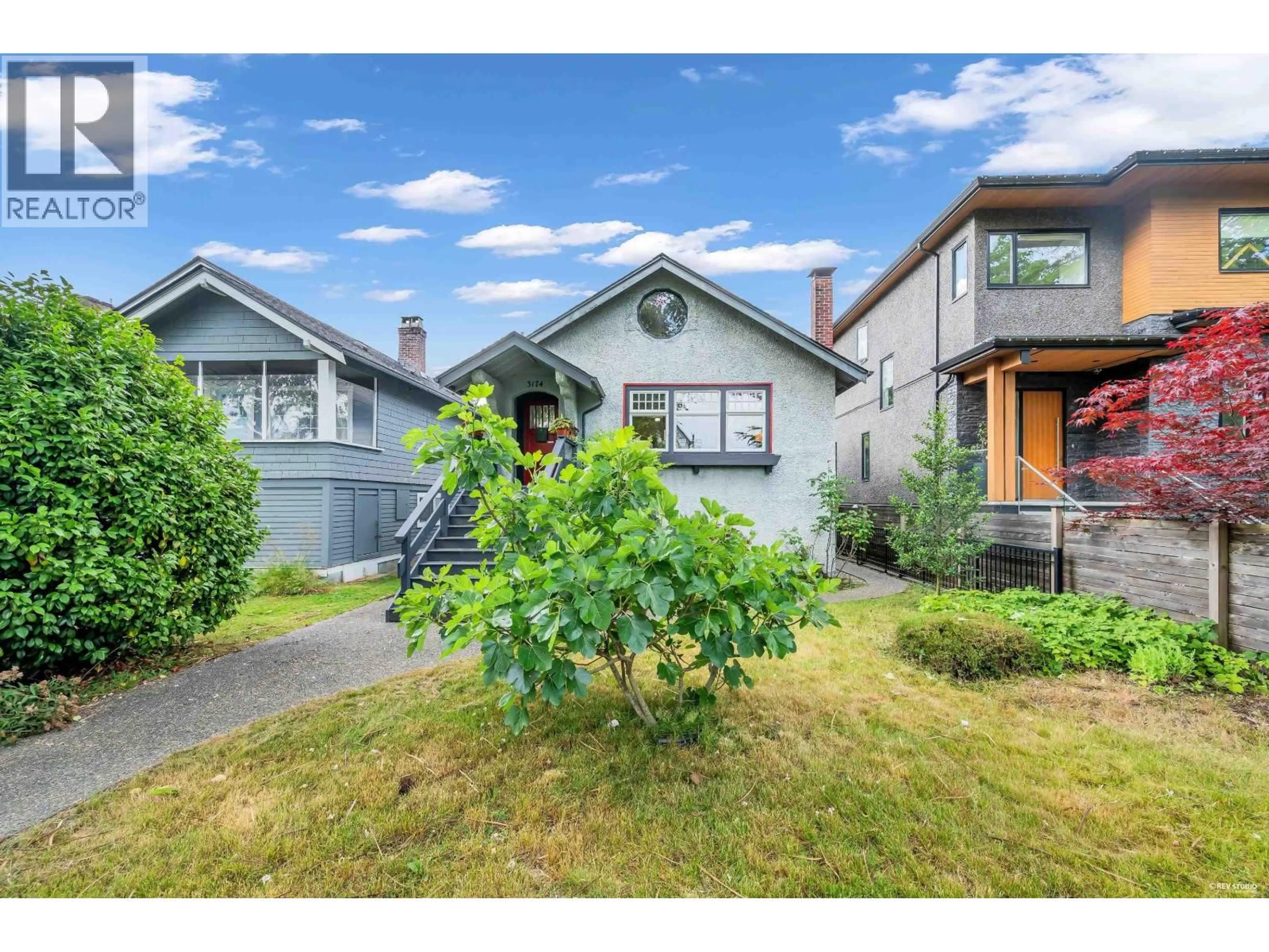 A pic from outside/outdoor area/front of a property/back of a property/a pic from drone, street for 3174 10TH AVENUE, Vancouver British Columbia V6K2K9