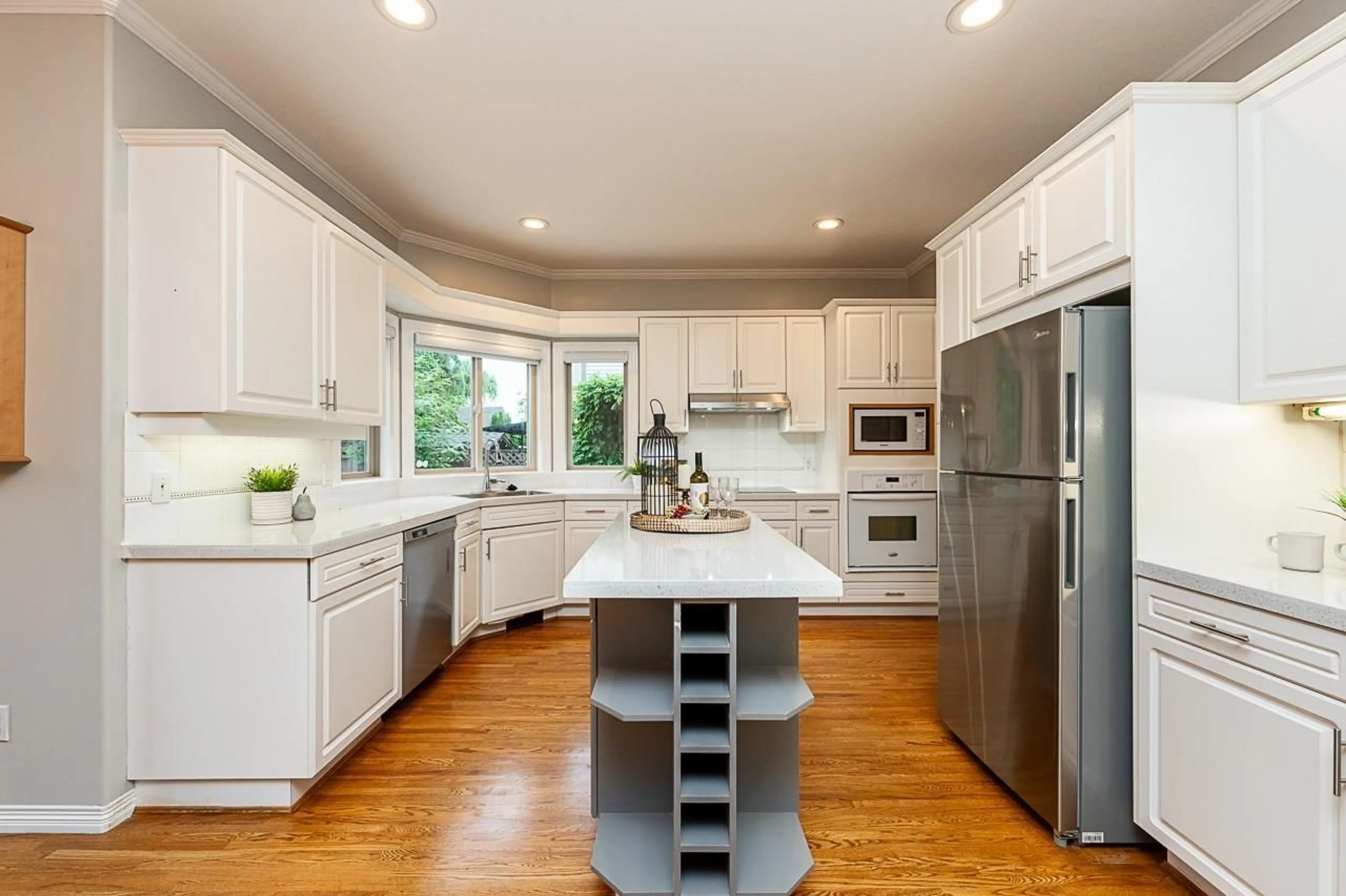 Contemporary kitchen, unknown for 9729 180 STREET, Surrey British Columbia V4N4V9