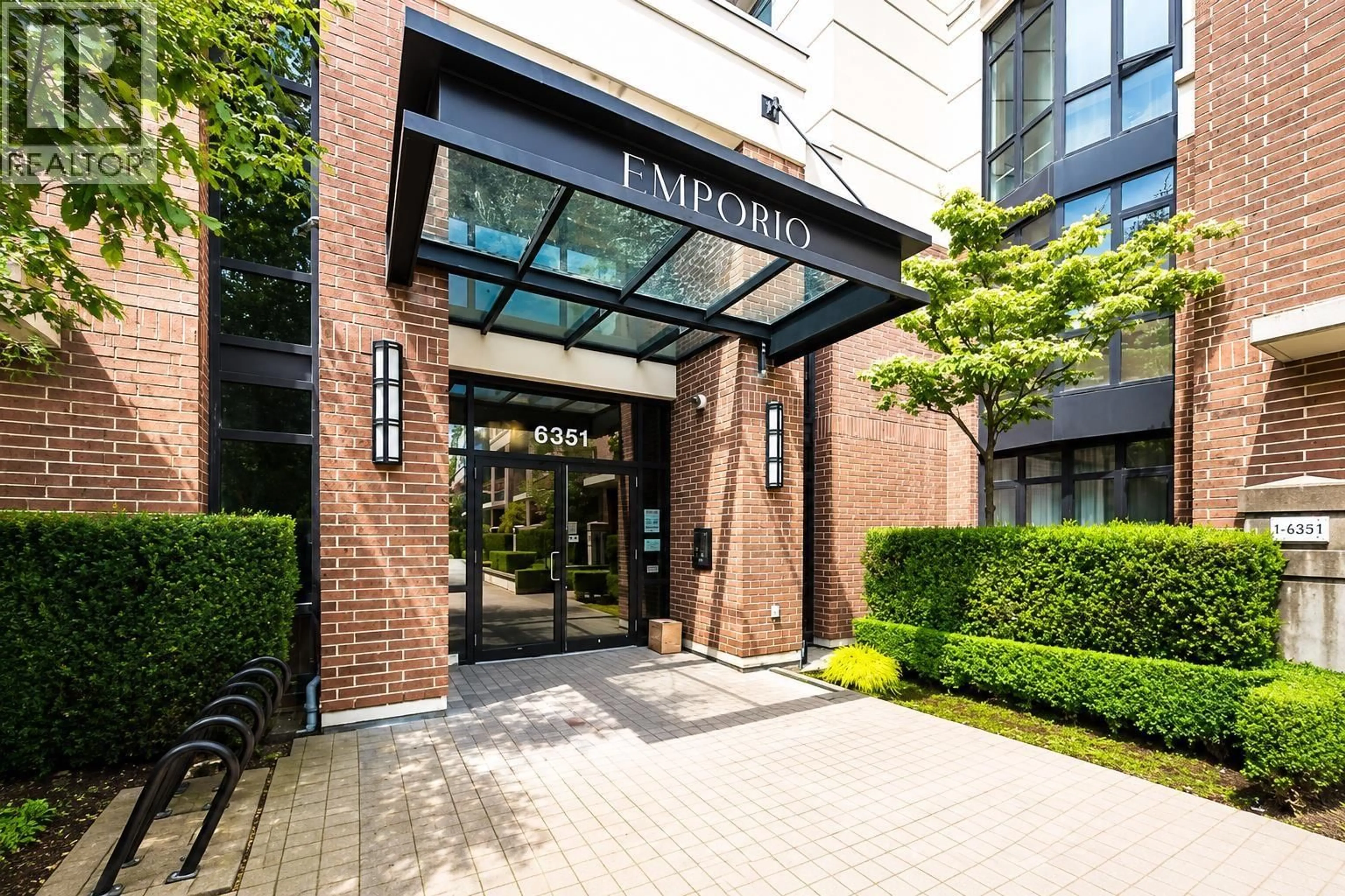 Indoor foyer for 1703 - 6351 BUSWELL STREET, Richmond British Columbia V6Y0A4