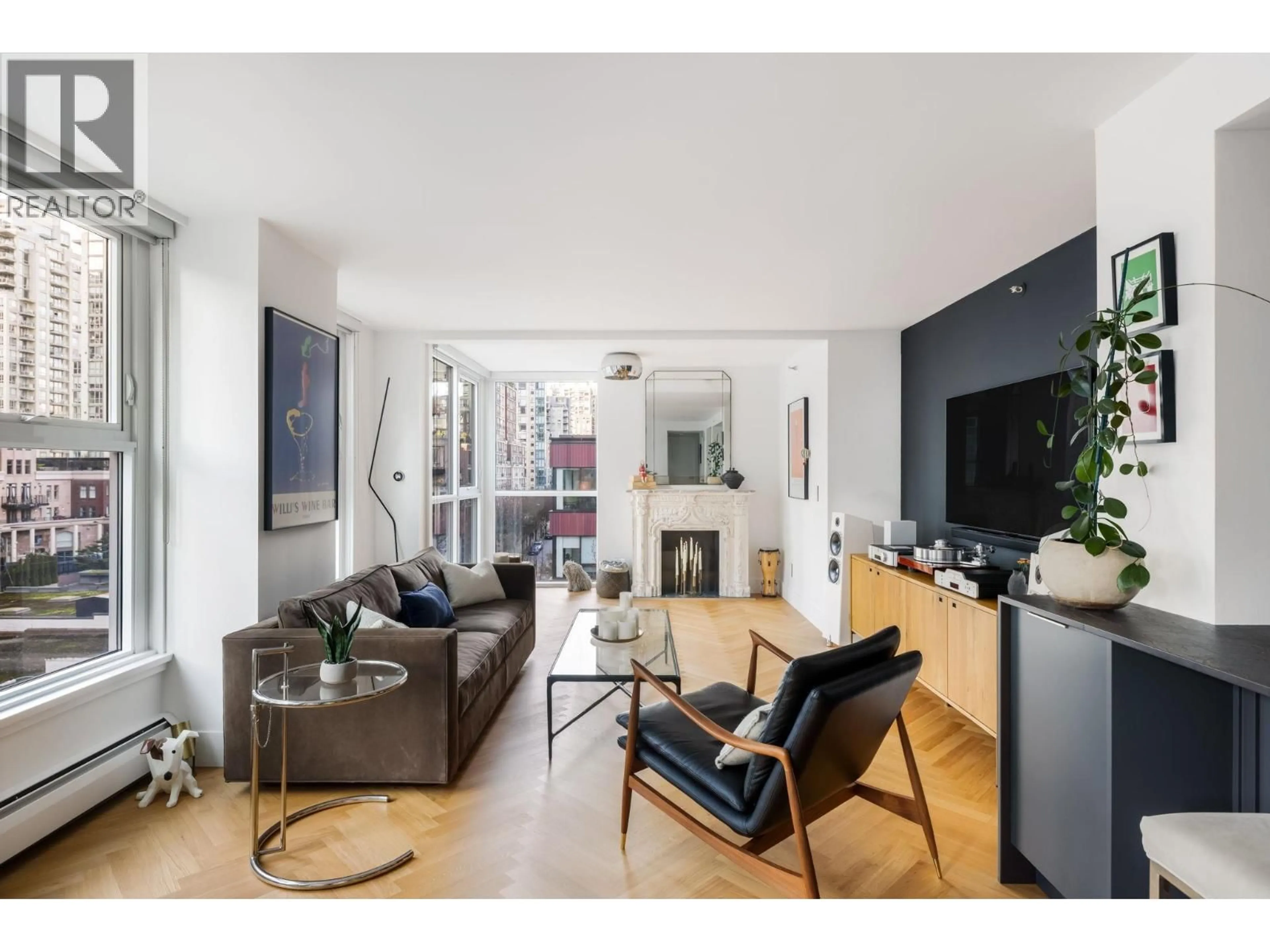 Living room with furniture, wood/laminate floor for 806 - 1318 HOMER STREET, Vancouver British Columbia V6B6A7