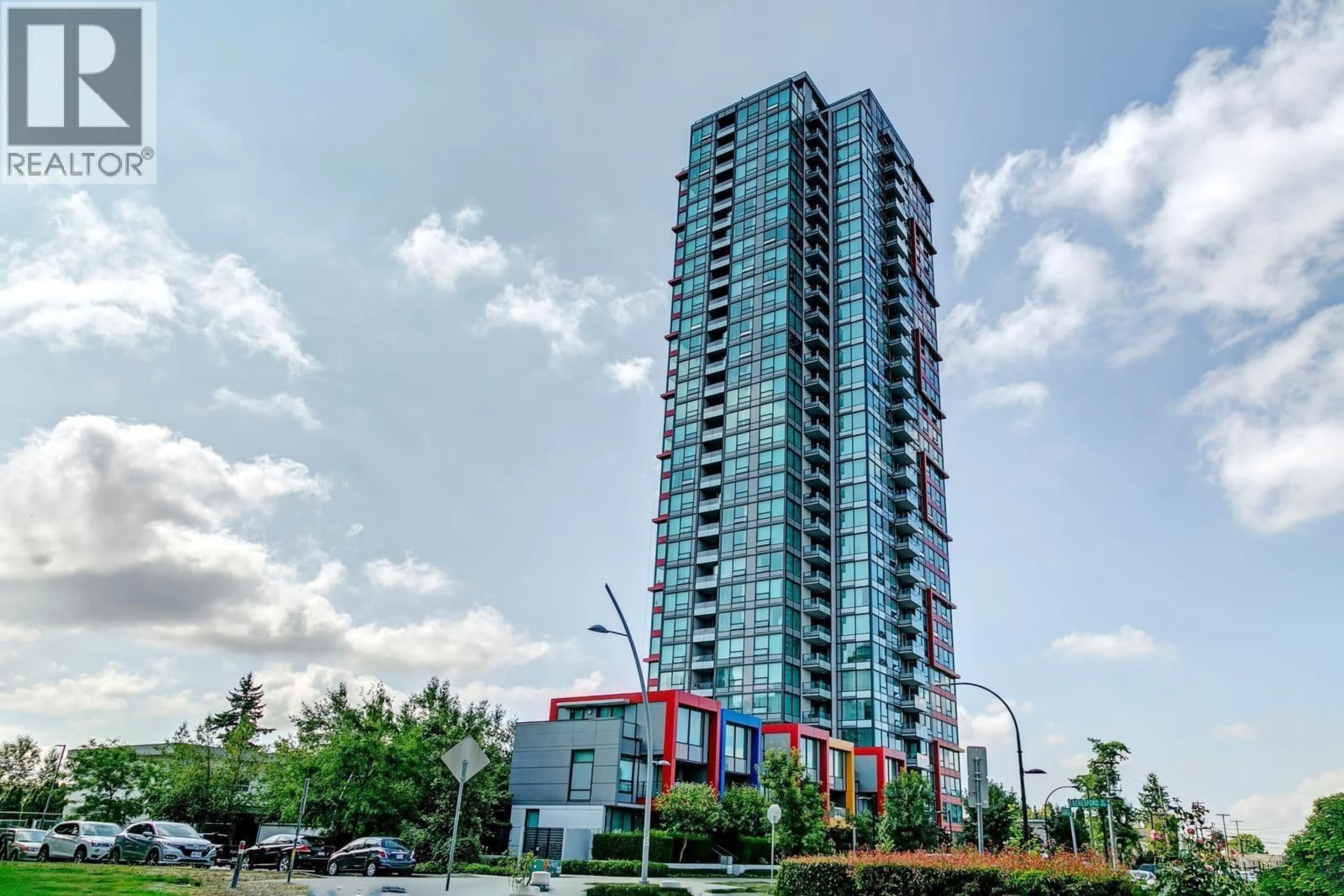 Indoor foyer for 1605 - 6658 DOW AVENUE, Burnaby British Columbia V5H0C7
