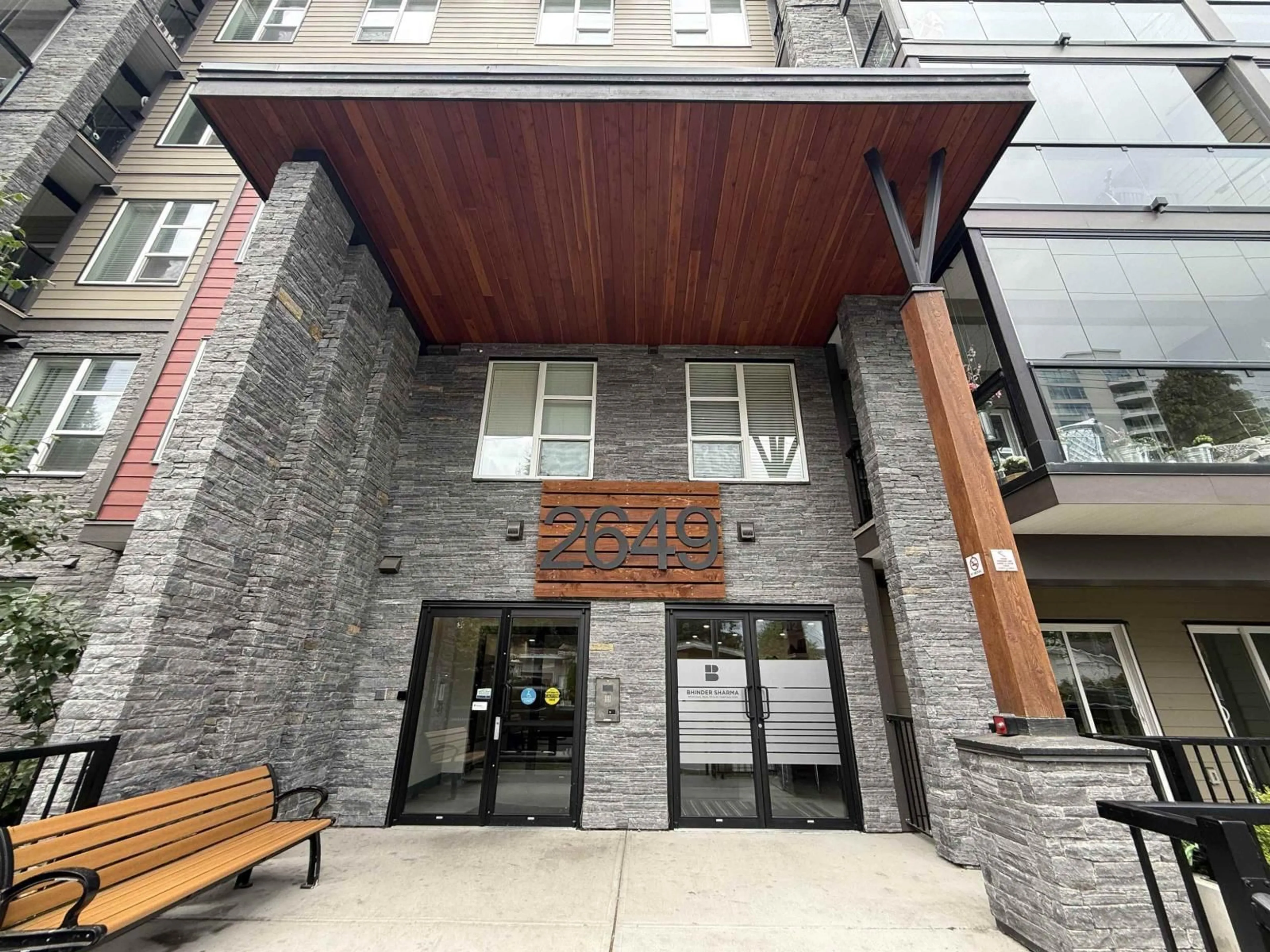 Indoor foyer for 410 - 2649 JAMES STREET, Abbotsford British Columbia V2T3L6